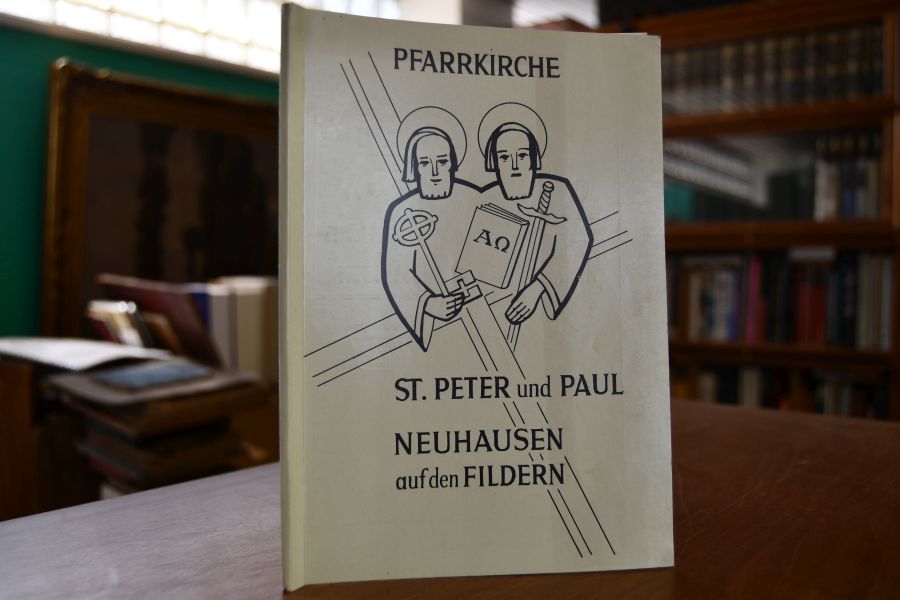 Sankt Peter und Paul zu Neuhausen auf den Fildern. Renovation der größten Dorfkirche Europas 1960-1962. Grundsteinlegung 7. Oktober 1850, Benediktion 24. Dezember 1852, Konsekration 22. Juli 1854.