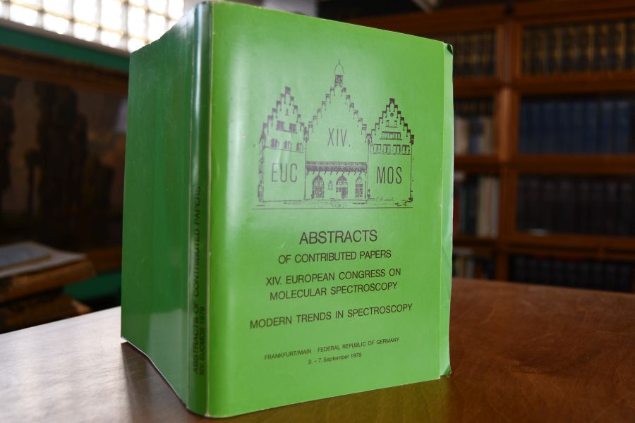 EUCMOS. Abstracts of contributed papers. XIV. European Congress on molecular Spectroscopy. Modern Trends in Spectroscopy.