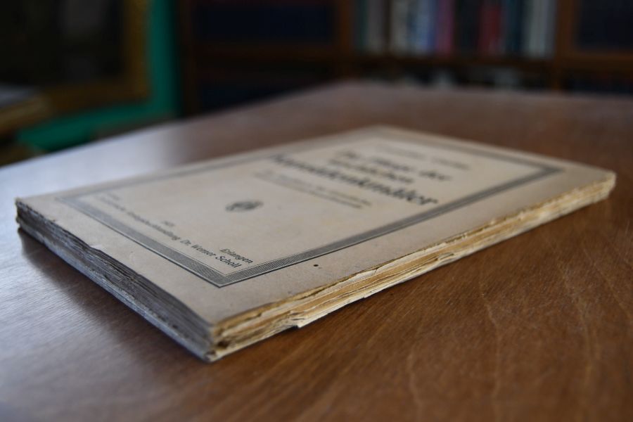 Die Pflege der kirchlichen Kunstdenkmäler. Ein Handbuch für Geistliche, Gemeinden und Kunstfreunde.