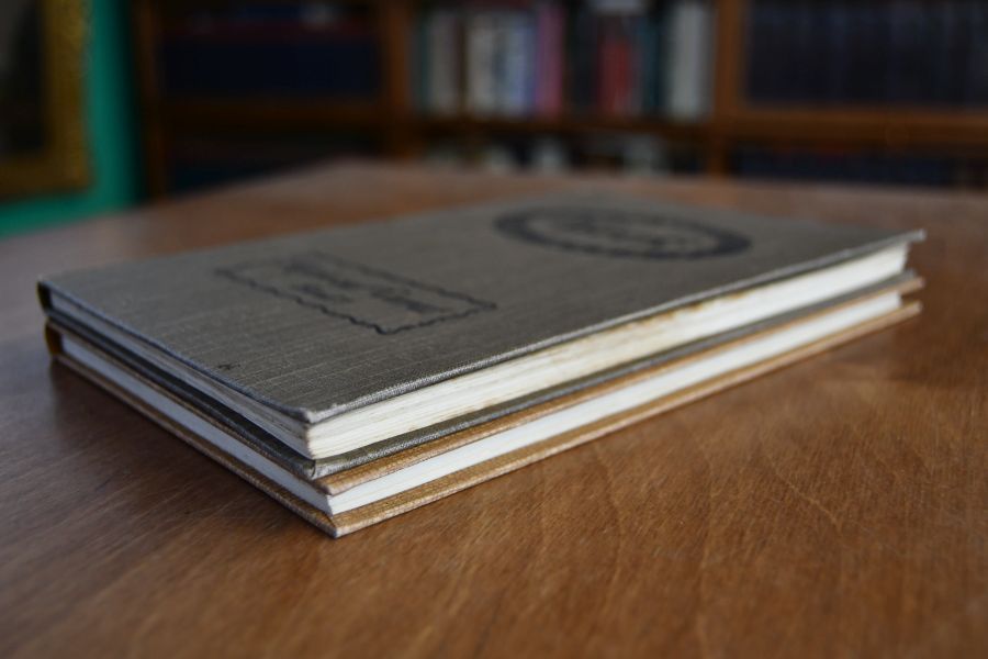 Koche auf Vorrat !. Handbuch für die Frischhaltung aller Nahrungsmittel mit den "Weck`schen Einrichtungen". 1. Bändchen Obst, Gemüse, Pilze, Obst- und Beerensäfte, Mus, Marmelade, Kraut, Gelee und Latwerge; 2. Bändchen A. Fleisch und Fleischspeisen, B. Fische, Krusten- und Schalentiere.