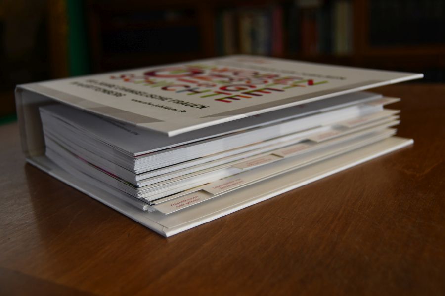 Gewoben in Gottes Geschichte. Materialordner zum Jubiläum 100 Jahre Evangelische Frauen in Württemberg (1919 - 2019).