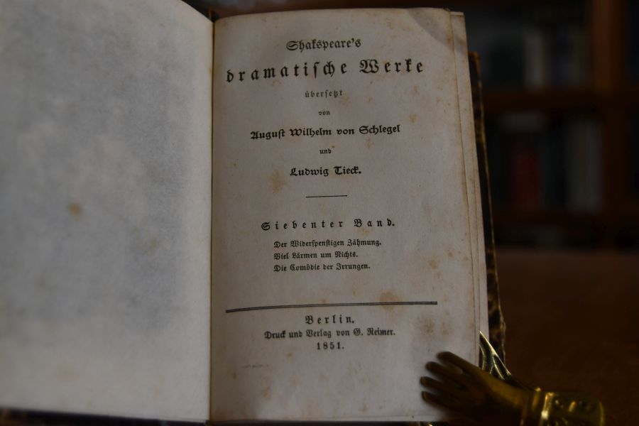 Shakespeare`s dramatische Werke übersetzt von August Wilhelm von Schlegel und Ludwig Tieck. Bde. 7+8 in einem Band (apart).