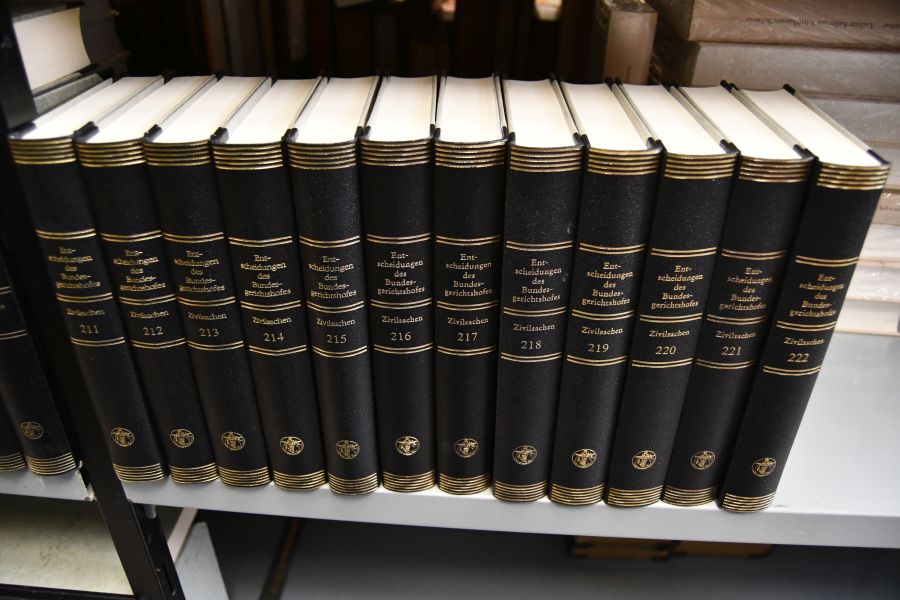 Entscheidungen des Bundesgerichtshofes in Zivilsachen Band 1 - Band 222. Von Bd. 1 bis Bd. 210 jeweils mit dem Zehnjahresregister. Insgesamt 243 Bände.