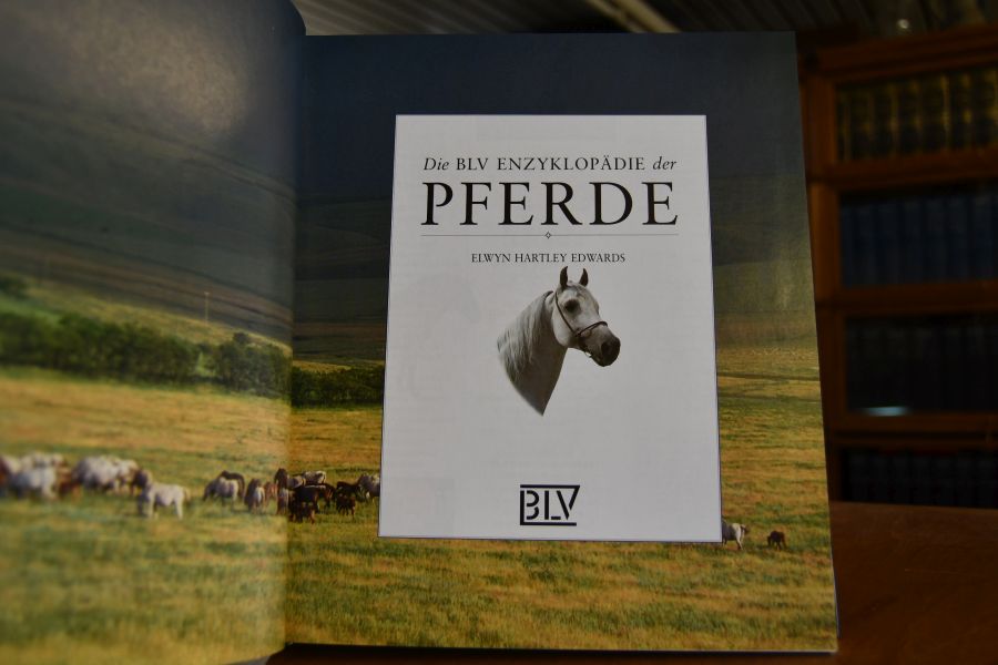 Die BLV-Enzyklopädie der Pferde.