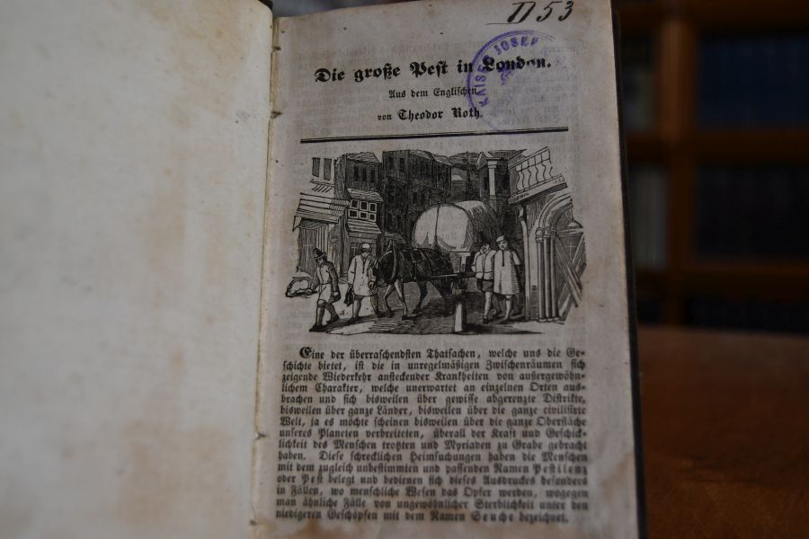 Sammelband von 4 Schriften von Theodor Roth aus den Wochenblättern für das geistige und materielle Wohl des deutschen Volkes. Enthält Die große Pest in London, Die Camisarden, Die Geschichte des Sklavenhandels, Johanna von Arc, die Jungfrau von Orleans.
