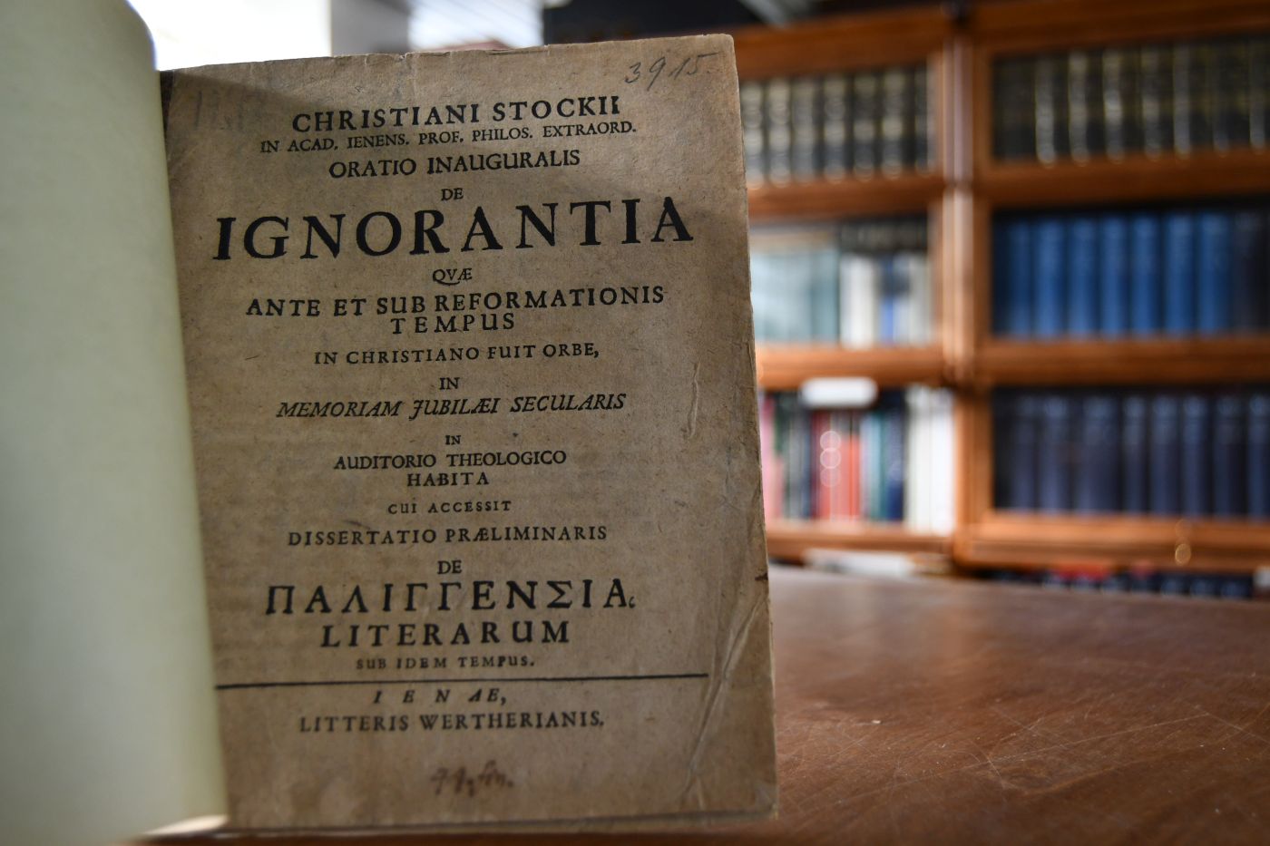 De ignorantia quae ante et sub reformationis tempus. Beigebunden Dissertatio Praeliminaris De Bonarum Literarum Palingenesia, Quae Sub Et Post Reformationis Tempus Singulari Divini Numinis Providentia contigit, Qua Munus Philosophiae Extra Ordinem Publicae Docendae A ... Academiae Ienensis Nutritoribus ... In Auditorio Theologico ... / Invitat Christianus Stock, Philos. Profes. Extraord., 4 unn. Bll., Jena, Werther, 1717.