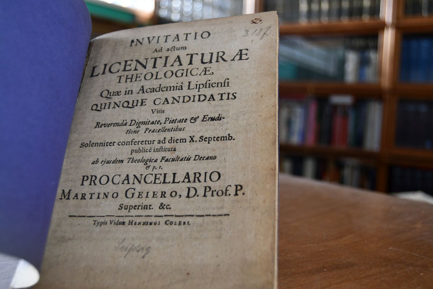 Invitatio Ad actum Licentiaturae Theologicae / Quae in Academia Lipsiensi Quinque Candidatis Viris Reverenda Dignitate, Pietate & Eruditione Praecellentibus Solenniter conferetur ad diem X. Septemb. publice instituta ab eiusdem Theologicae Facultatis Decano & p. t. Procancellario Martino Geiero, D. Prof. Superint. &c.