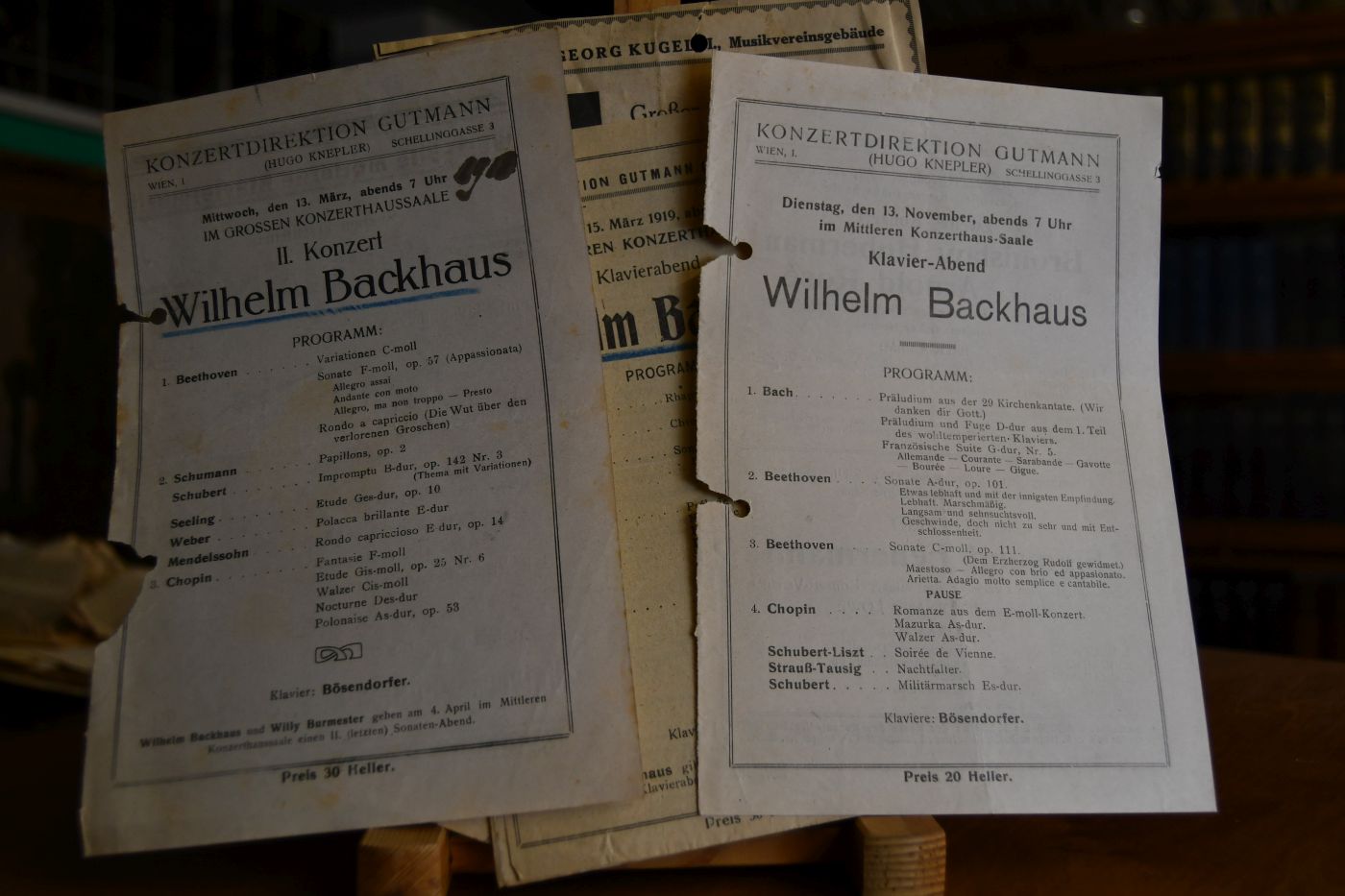 Konvolut von 7 Programmzetteln. Vorhanden 1. Konzertdirektion Gutmann Wien, 13.11.[1917] im Mittleren Konzerthaus-Saale. 2. Konzertdirektion Gutmann, Wien, 13. März im Grossen Konzerthaussaale. 3. Konzertdirektion Gutmann, Wien, 15. März 1919 im Mittleren Konzerthaus-Saale. 4. Konzertdierktion Kugel, Wien, 9. Dezember 1919 im Großen Konzerthaussaal. 5. Konzertdirektion Kugel, Wien, 25. Jänner 1932 im Großen Musikvereins-Saal. 6. Konzertdirektion Kugel, Wien, 13. März 1933 im Großen Musikvereins-Saal. 7. Musikdirektion Kugel, Wien, 4. Feber 1935 im Grossen Musikvereinssaal.