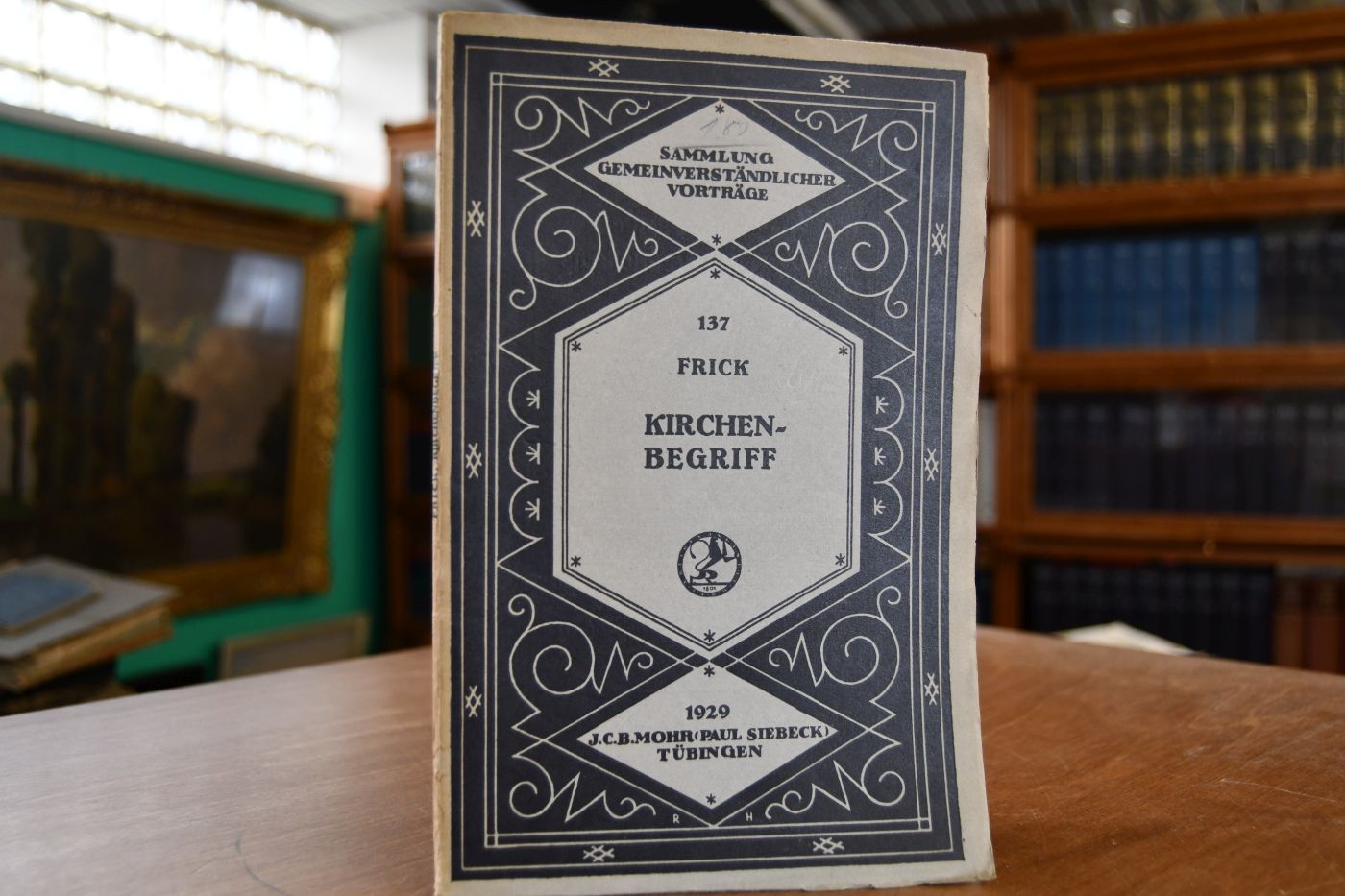 Romantik und Realismus im Kirchenbegriff. Eine theologische Auseinandersetzung mit O. Dibelius, E. Stange und E. Peterson.