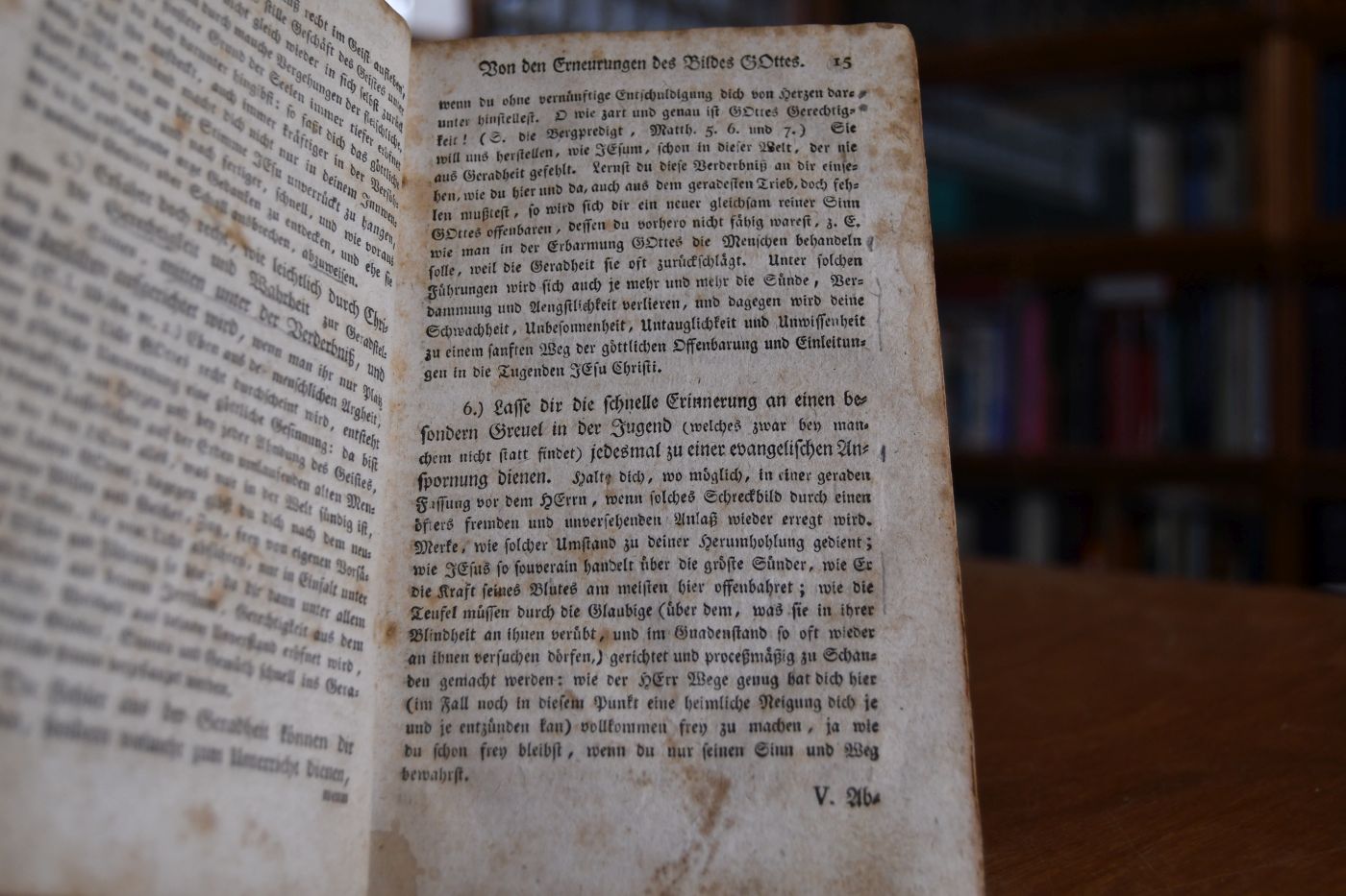 Unvollständige jedoch brauchbare Ueberbleibsel aus den hinterlassenen Handschriften eines Einsichts- und Erfahrungs- vollen Mannes des seel. Herrn Pfarrers Johann Ludwig Frickers treuen Lehrers bey der Gemeinde zu Dettingen unter Urach wegen ihres Werths gesammelt und auf Begehren vieler Wahrheit-Liebenden herausgegeben. Beigebunden Abriß eines rechtschaffenen und thätigen Christenthums unter dem Bilde eines christlichen Bürgers und gottseligen Pilgrims abgemahlet, von Doctor Johann Valentin Andreä, einem ehemaligen berühmten Würtembergischen Theologen, und nun, zum Dienst und Förderung des wahren Christenthums aus desselben lateinischen Schriften gesammelt und ins Deutsche übersezt, auch mit einigen andern gemeinnützlichen Auszügen zum Druk befördert. O.O., o.V., 1775, 4 unn. Bll., 184 S., Mälzer Nr. 28