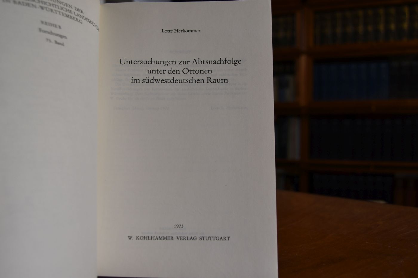 Untersuchungen zur Abtsnachfolge unter den Ottonen im südwestdeutschen Raum.