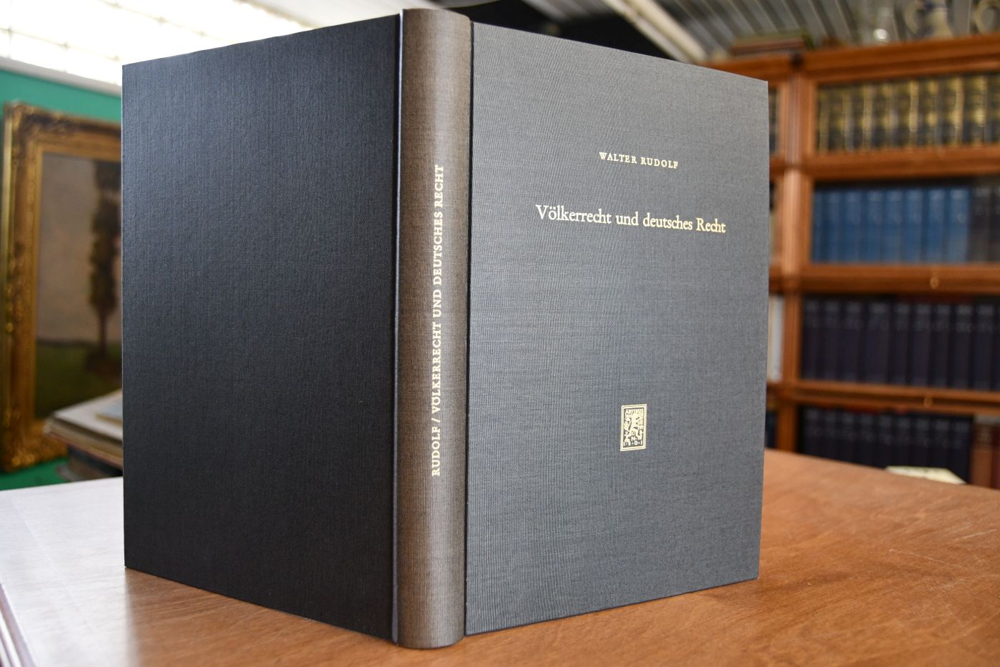 Völkerrecht und deutsches Recht. Theoretische und dogmatische Untersuchungen über die Anwendung völkerrechtlicher Normen in der Bundesrepublik Deutschland.