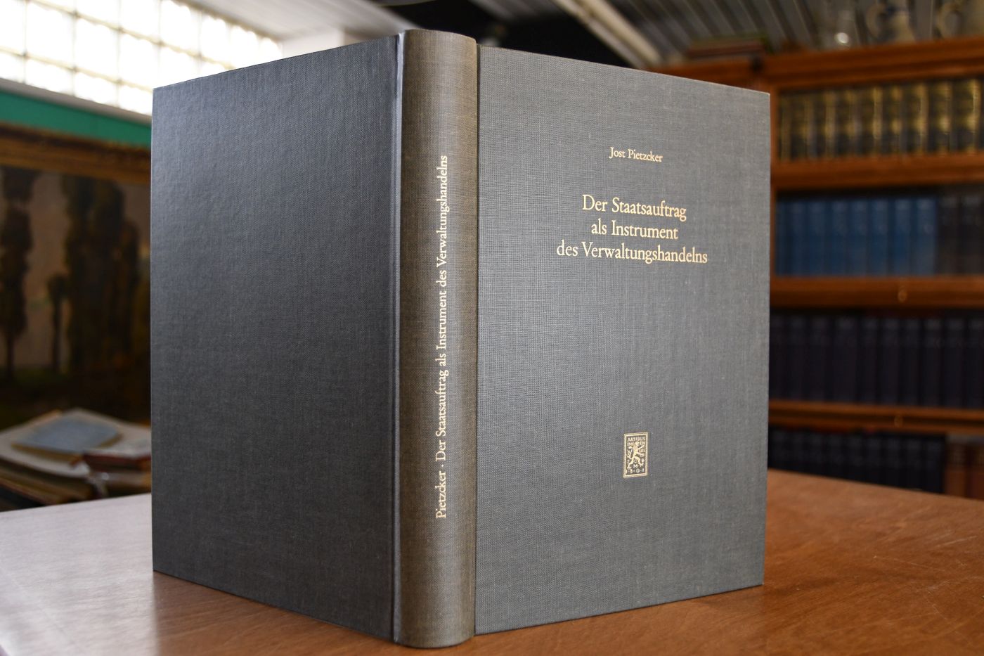Der Staatsauftrag als Instrument des Verwaltungshandelns. Recht und Praxis der Beschaffungsverträge in den Vereinigten Staaten von Amerika und der Bundesrepublik Deutschland.