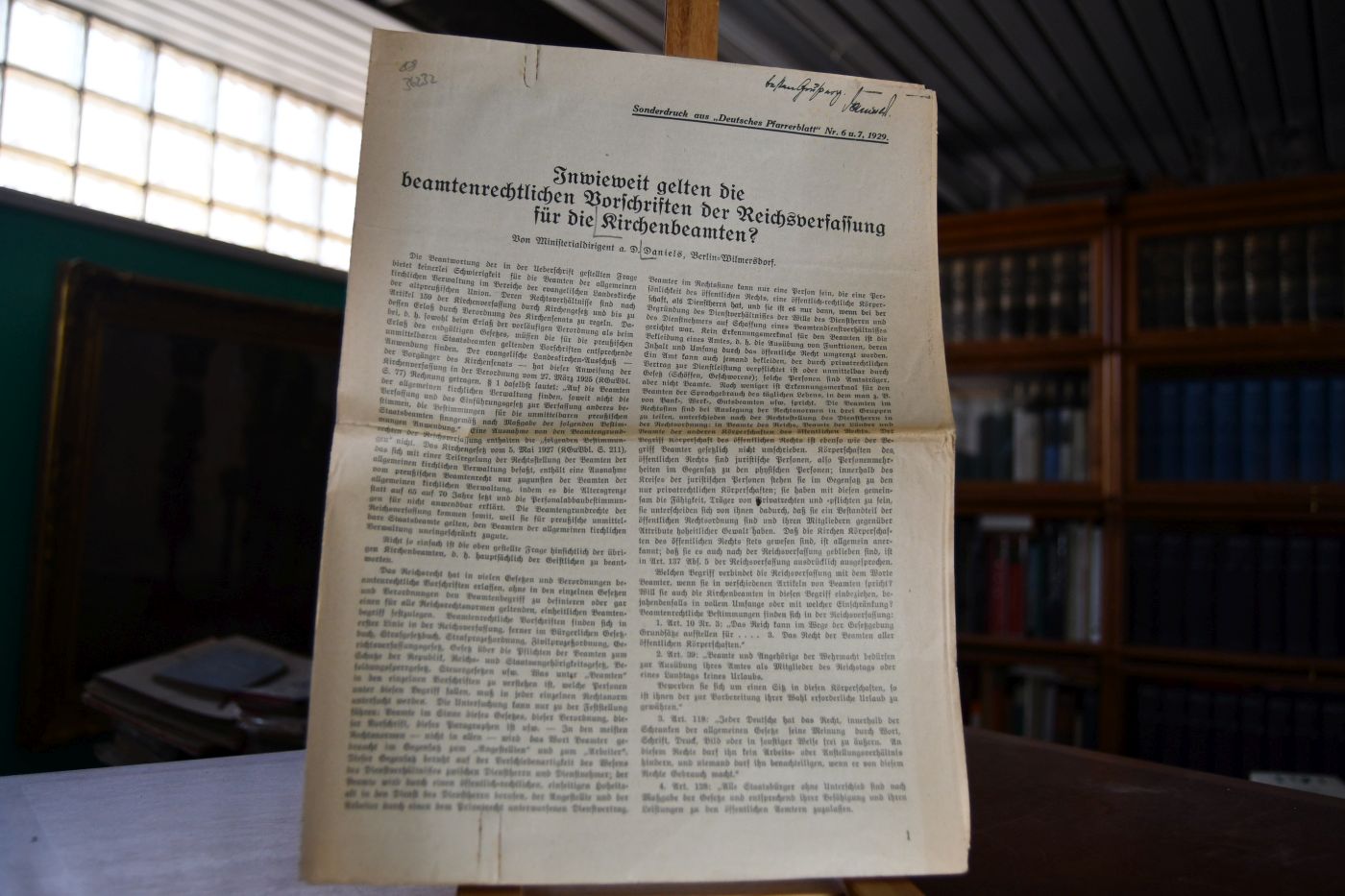 Inwieweit gelten die beamtenrechtlichen Vorschriften der Reichsverfassung für die Kirchenbeamten?