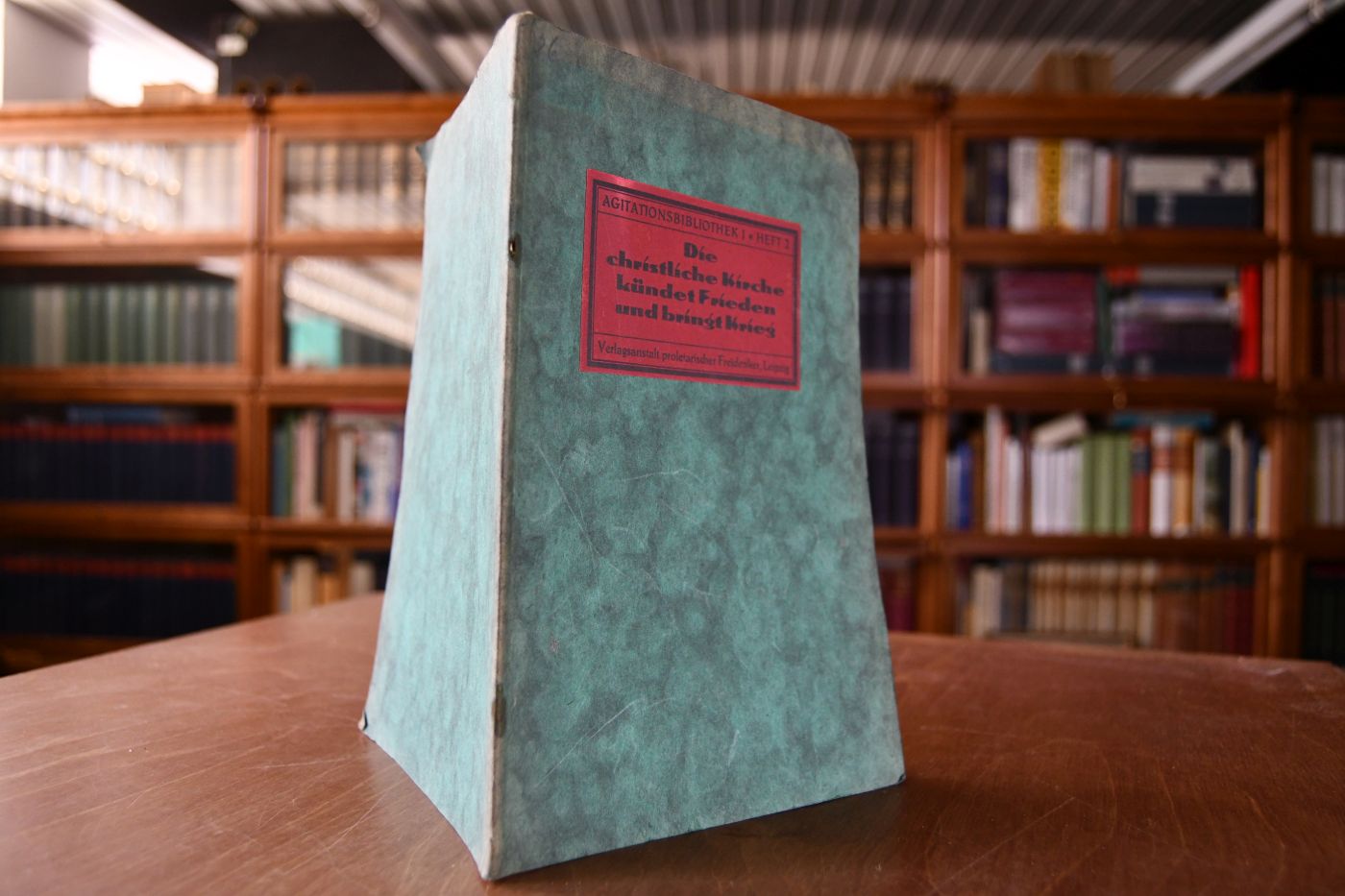 Die christliche Kirche kündet Frieden und bringt Krieg.