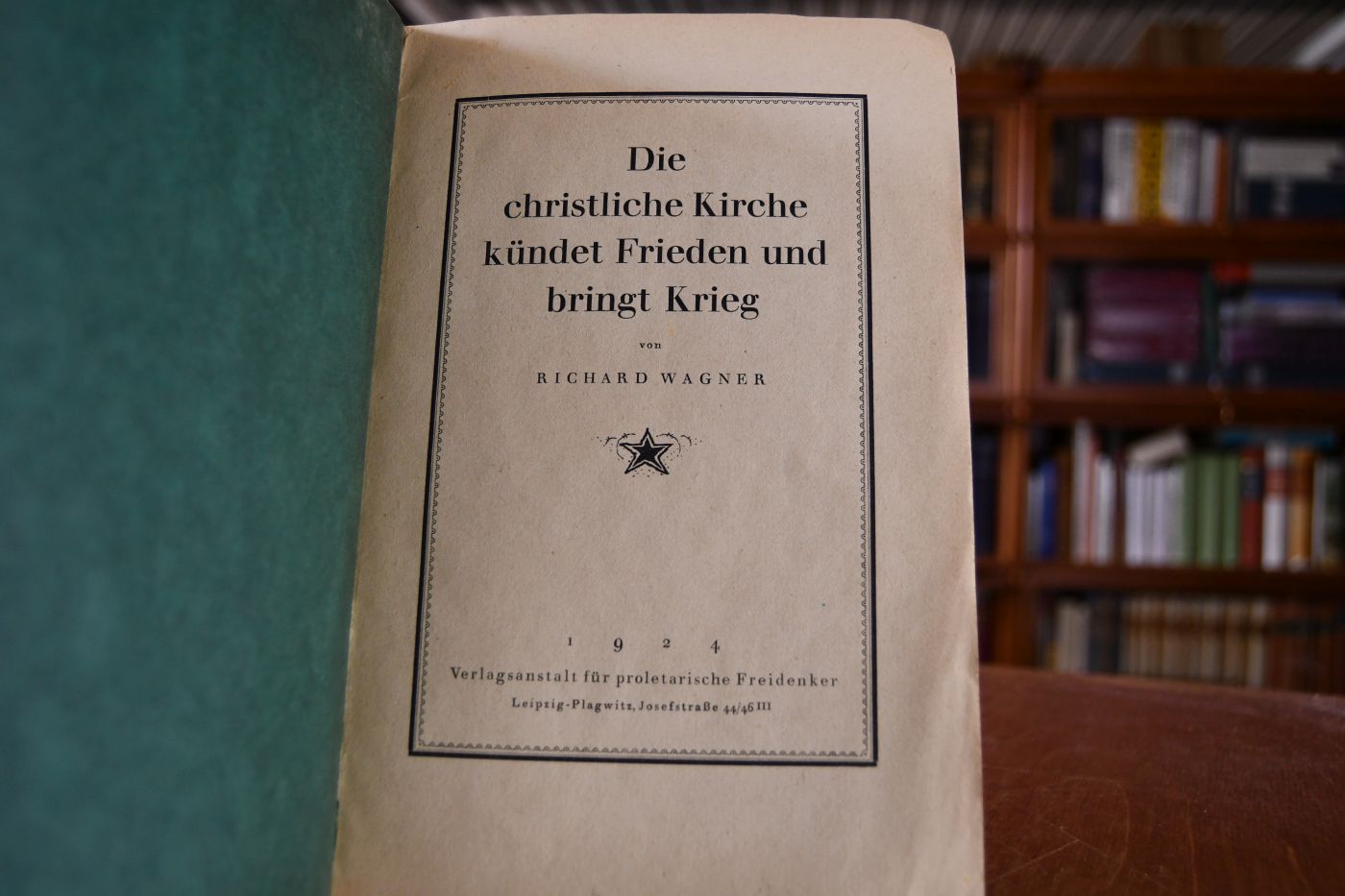 Die christliche Kirche kündet Frieden und bringt Krieg.