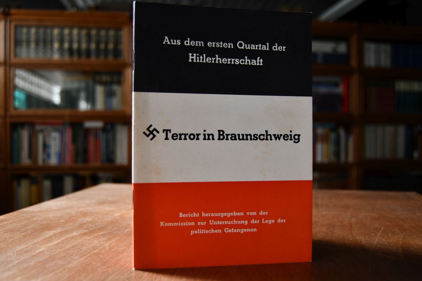 Terror in Braunschweig; Aus dem ersten Quartal der Hitlerherrschaft. Bericht herausgegeben von der Kommission zur Untesuchung der Lage der politischen Gefangenen.