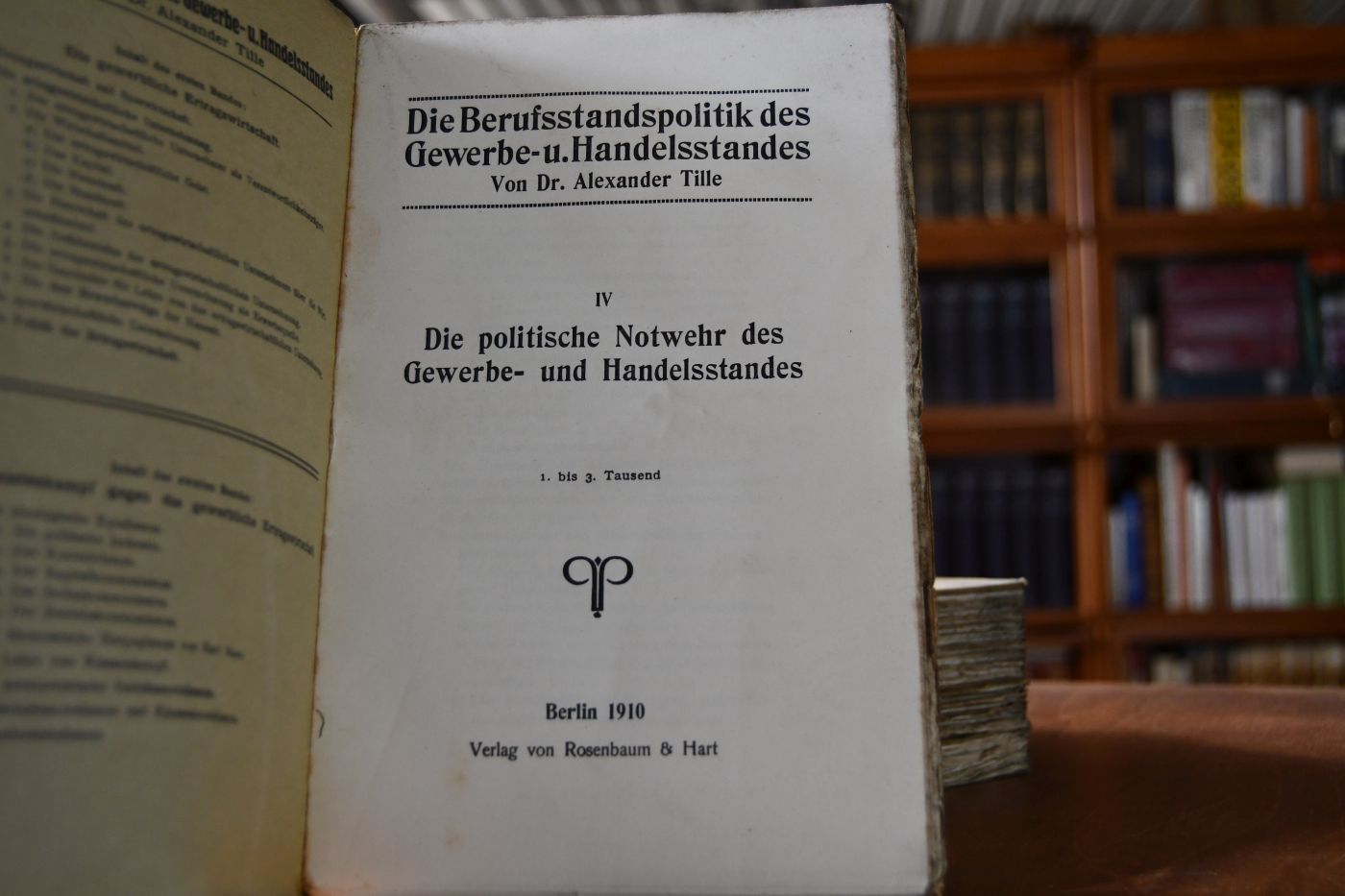 Die Berufsstandspolitik des Gewerbe- u. Handelsstandes. Bde. 1-4. Bd. 1 Die gewerbliche Ertragswirtschaft. Bd. 2 Der Geisteskampf gegen die gewerbliche Ertragswirtschaft.