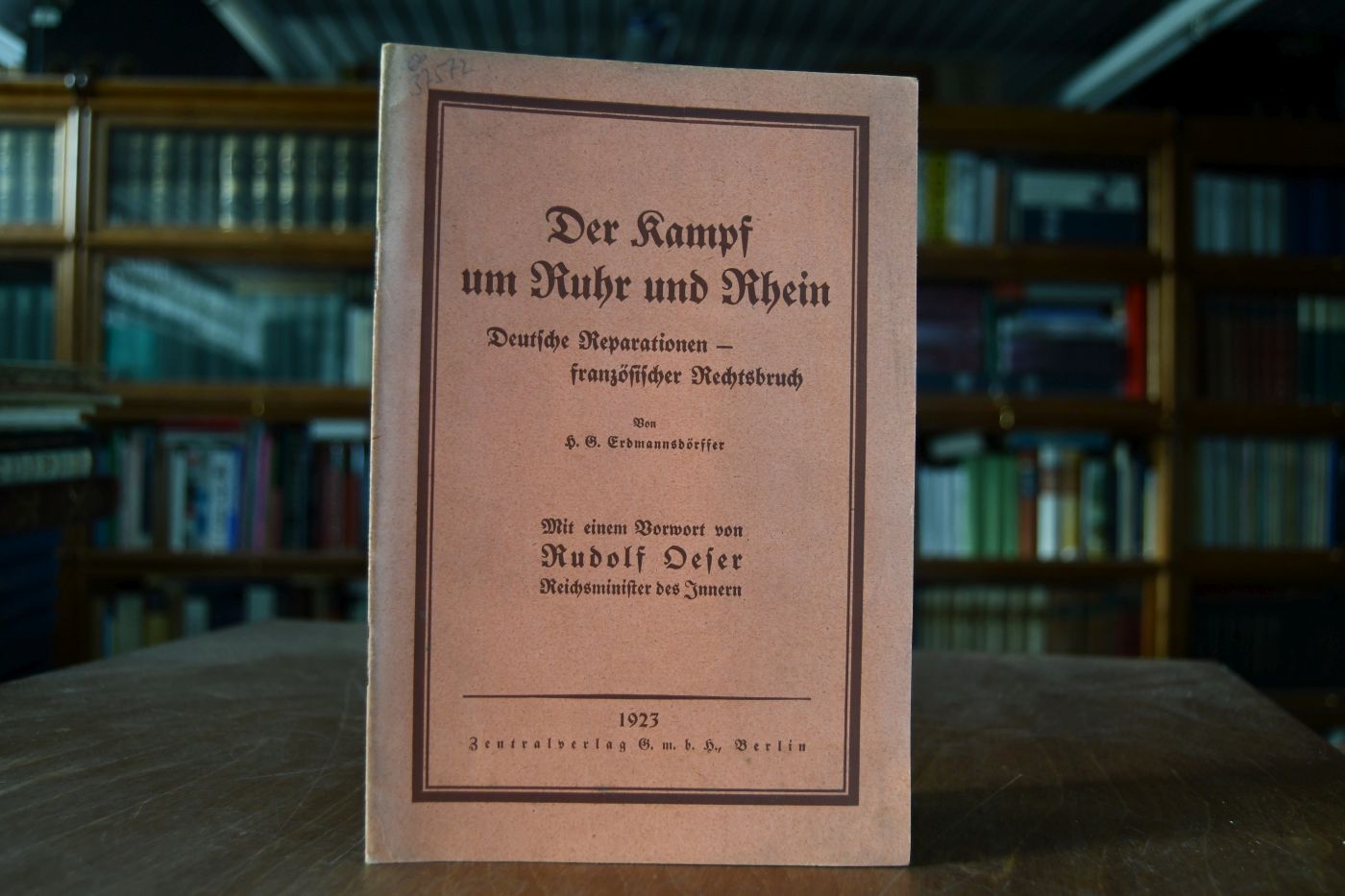 Der Kampf um Ruhr und Rhein. Deutsche Reparationen - französischer Rechtsbruch. Mit einem Vorwort von Rudolf Oeser.