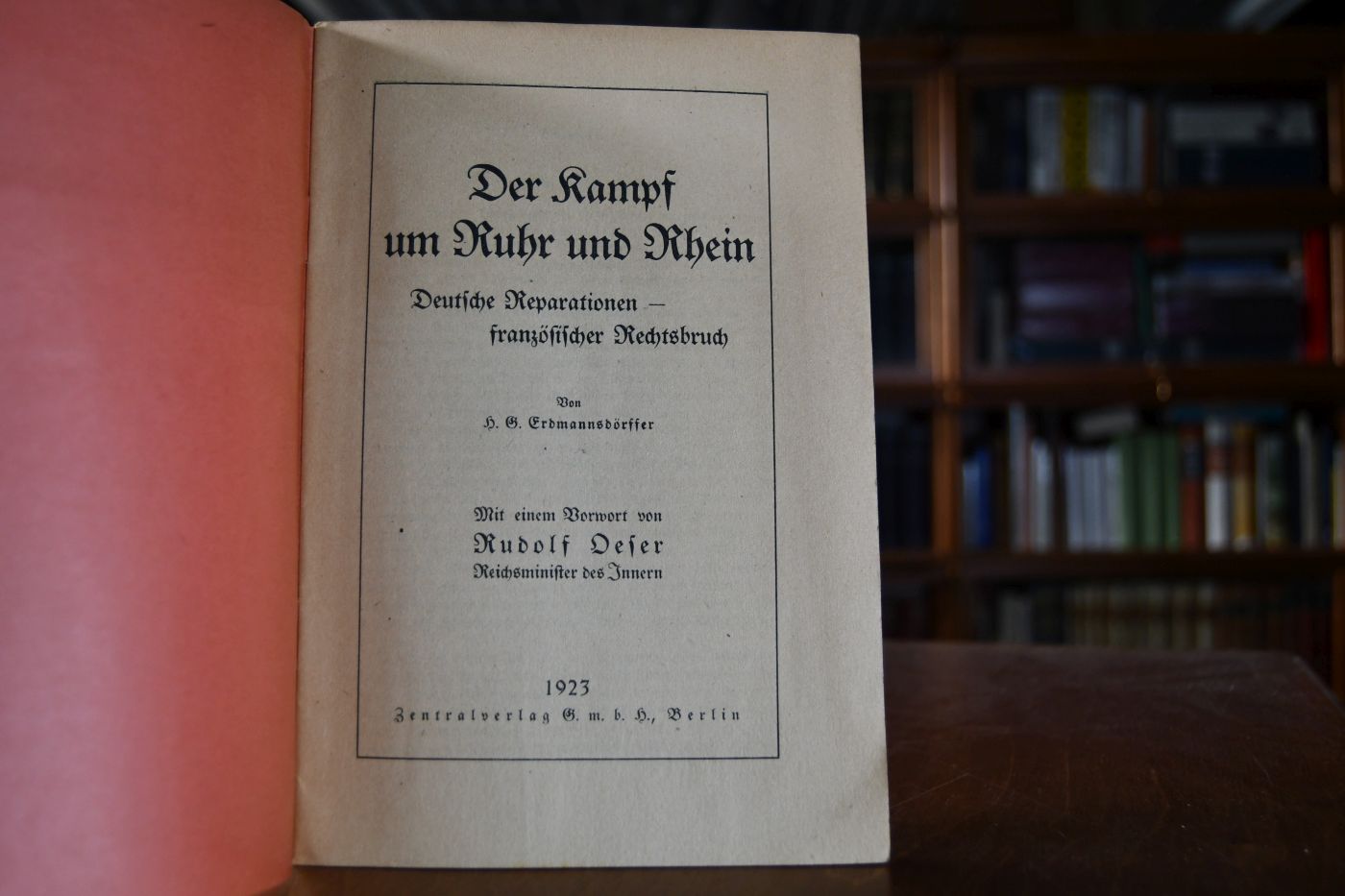 Der Kampf um Ruhr und Rhein. Deutsche Reparationen - französischer Rechtsbruch. Mit einem Vorwort von Rudolf Oeser.