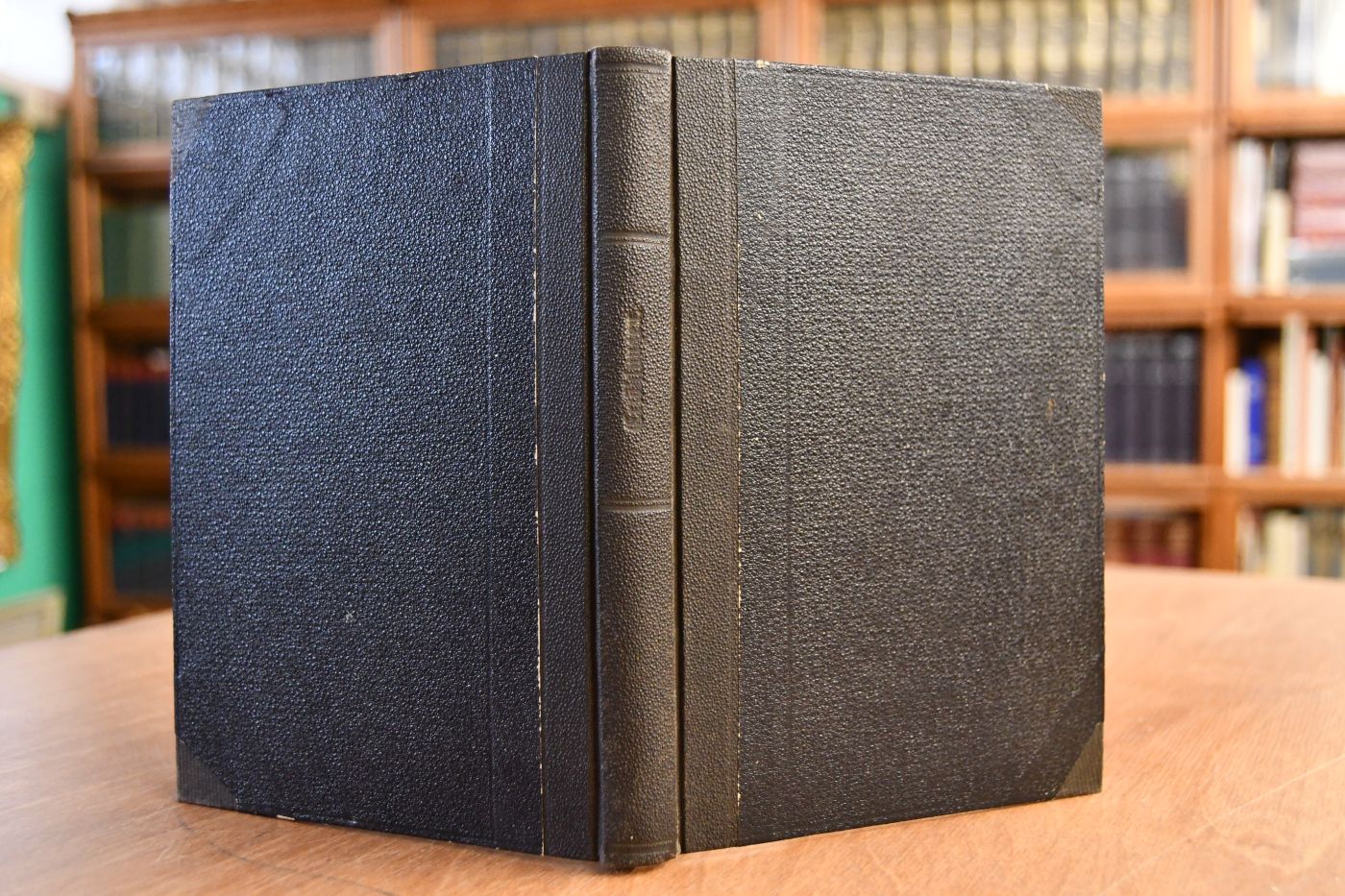 Sammelband mit 3 Einzelschriften 1. Freiherr von der Trenck. 2. Die Geheimnisse der Familiengruft. 3. Bis auf`s Schaffot. Criminalgeschichte.