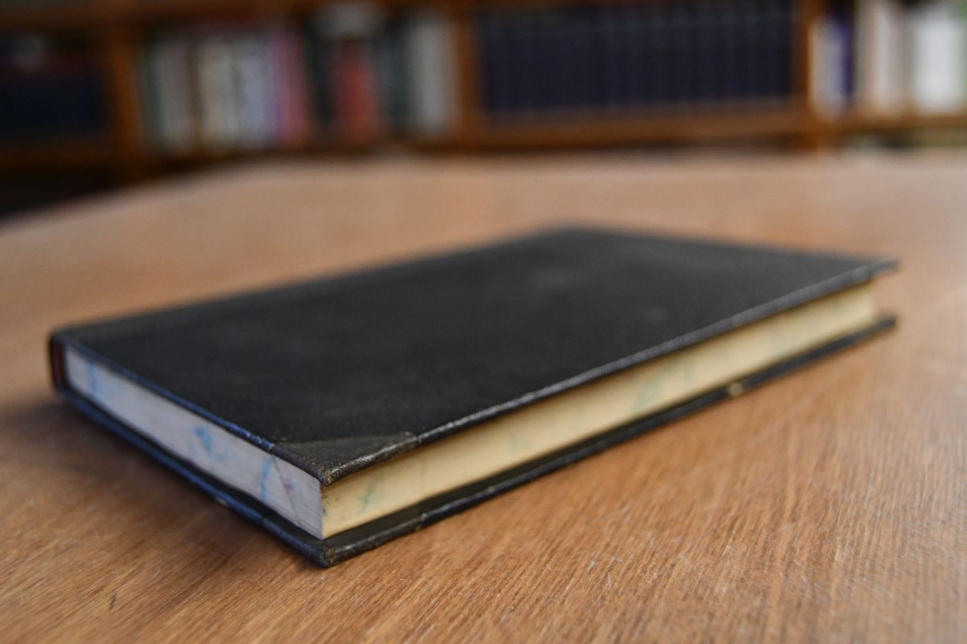 Sammelband mit 3 Einzelschriften 1. Freiherr von der Trenck. 2. Die Geheimnisse der Familiengruft. 3. Bis auf`s Schaffot. Criminalgeschichte.