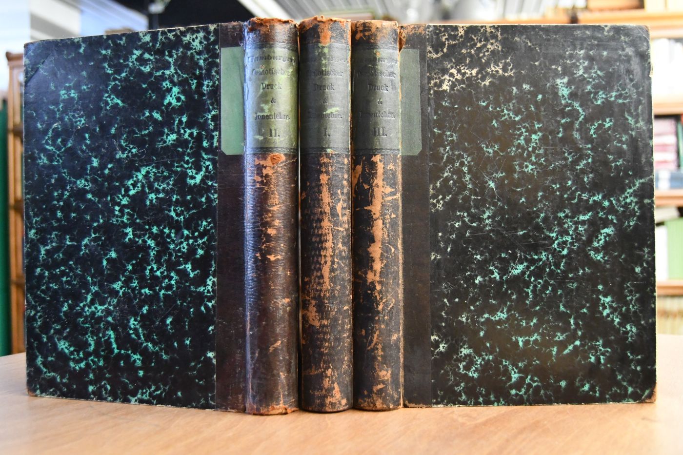 Osmotischer Druck und Ionenlehre in den medicinischen Wissenschaften zugleich Lehrbuch physikalisch-chemischer Methoden. Bd. 1-3.