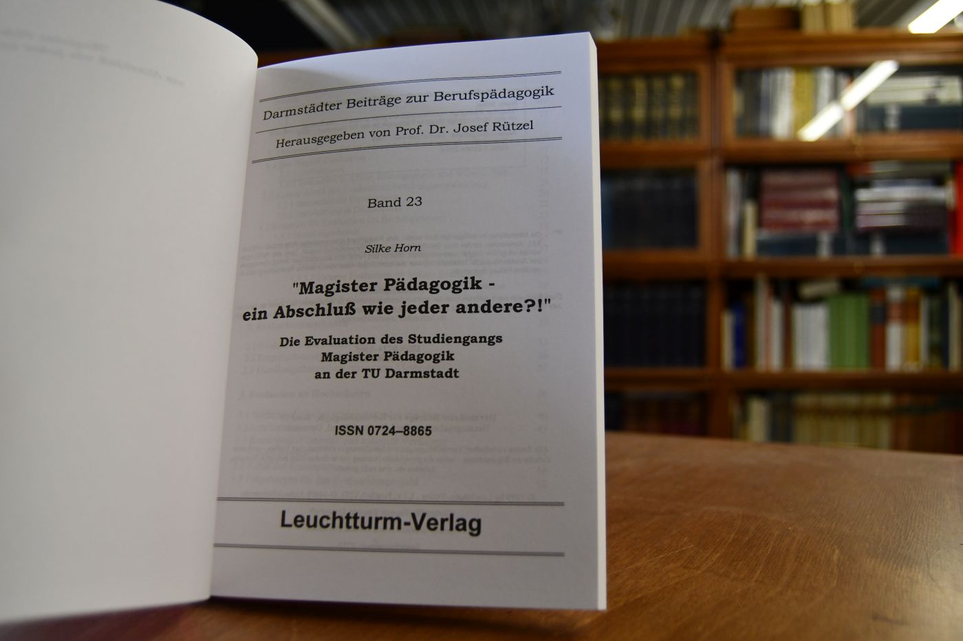 "Magister Pädagogik - ein Abschluß wie jeder andere?!" Die Evaluation des Studiengangs Magister Pädagogik an der TU Darmstadt.