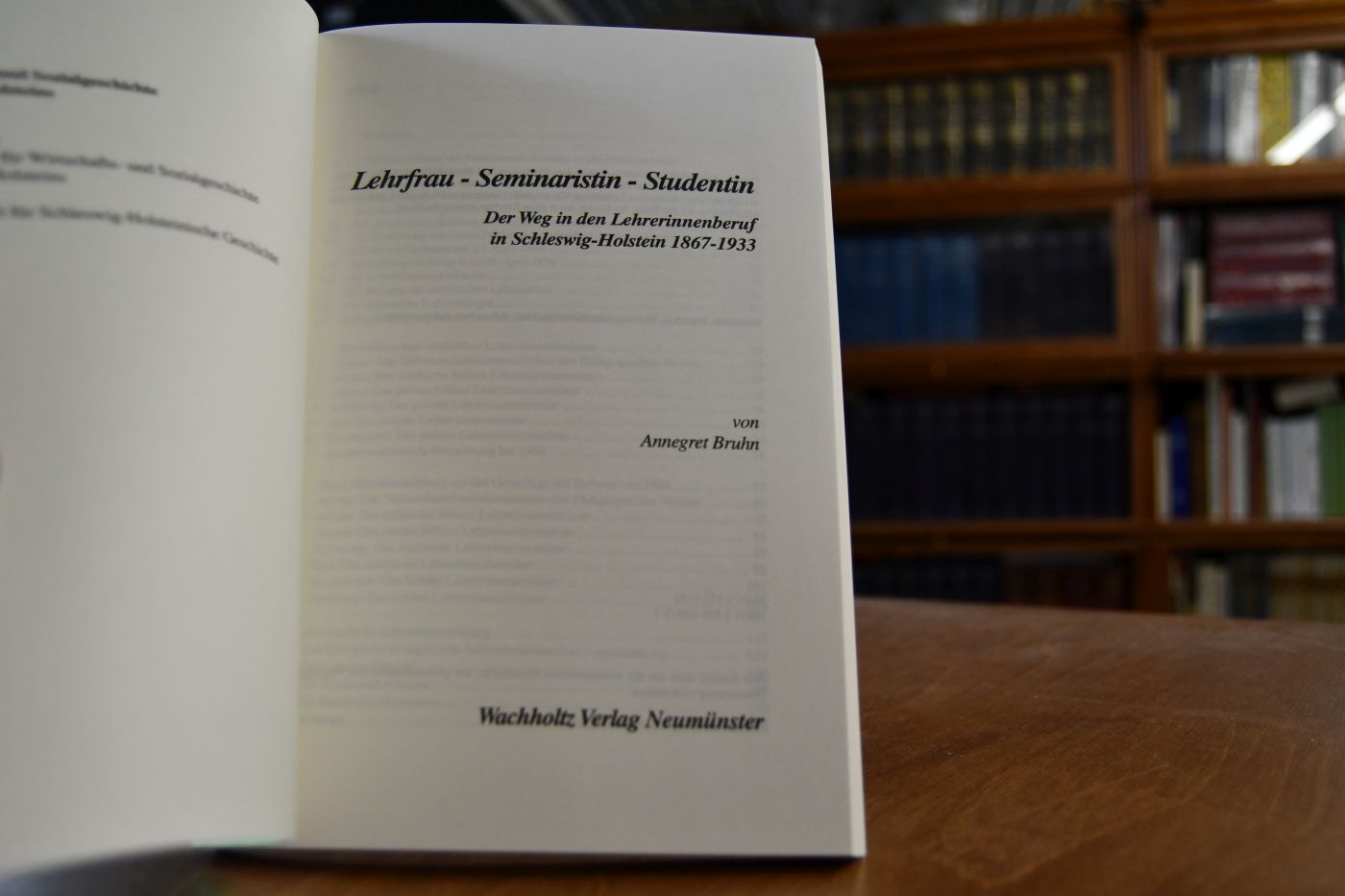 Lehrfrau - Seminaristin - Studentin. Der Weg in den Lehrerinnenberuf in Schleswig-Holstein 1867 - 1933.