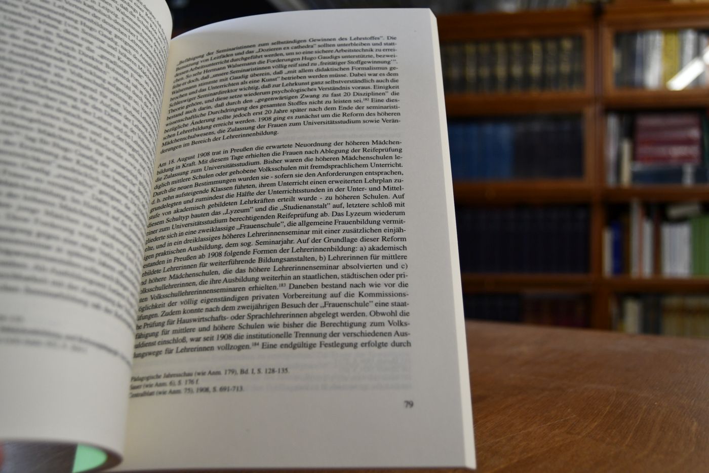 Lehrfrau - Seminaristin - Studentin. Der Weg in den Lehrerinnenberuf in Schleswig-Holstein 1867 - 1933.