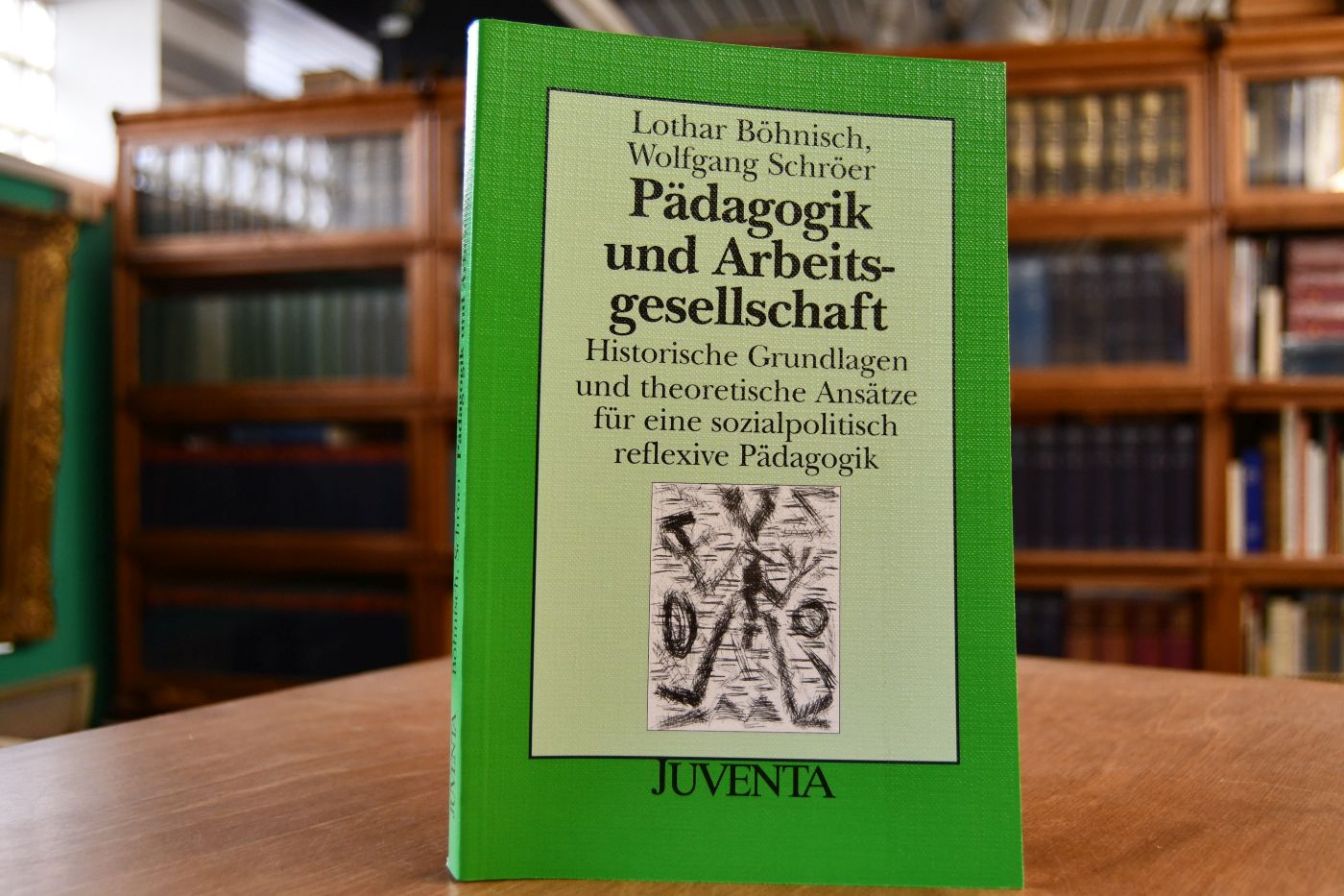 Pädagogik und Arbeitsgesellschaft. Historische Grundlagen und theoretische Ansätze für eine sozialpolitisch reflexive Pädagogik.
