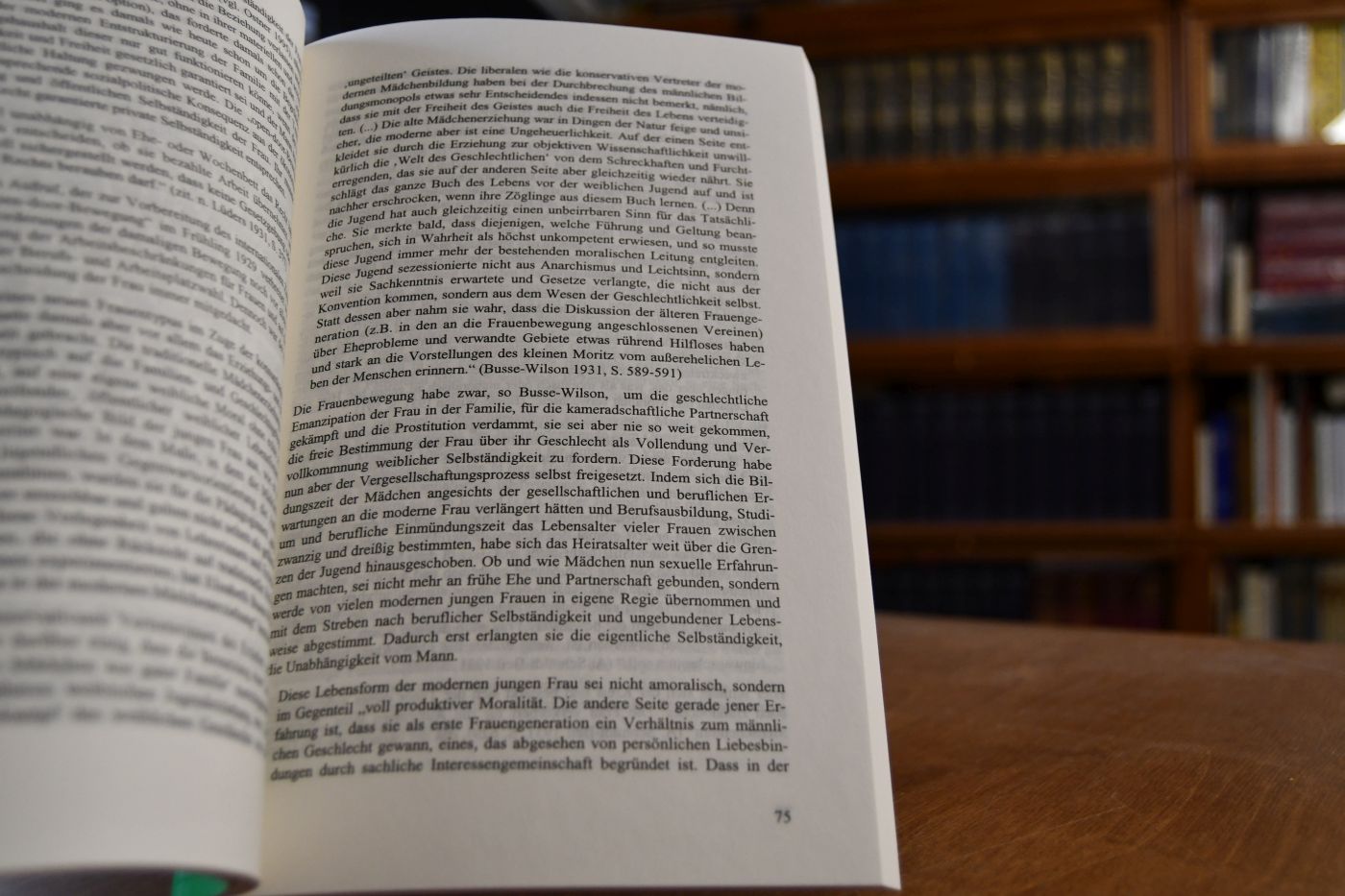 Pädagogik und Arbeitsgesellschaft. Historische Grundlagen und theoretische Ansätze für eine sozialpolitisch reflexive Pädagogik.