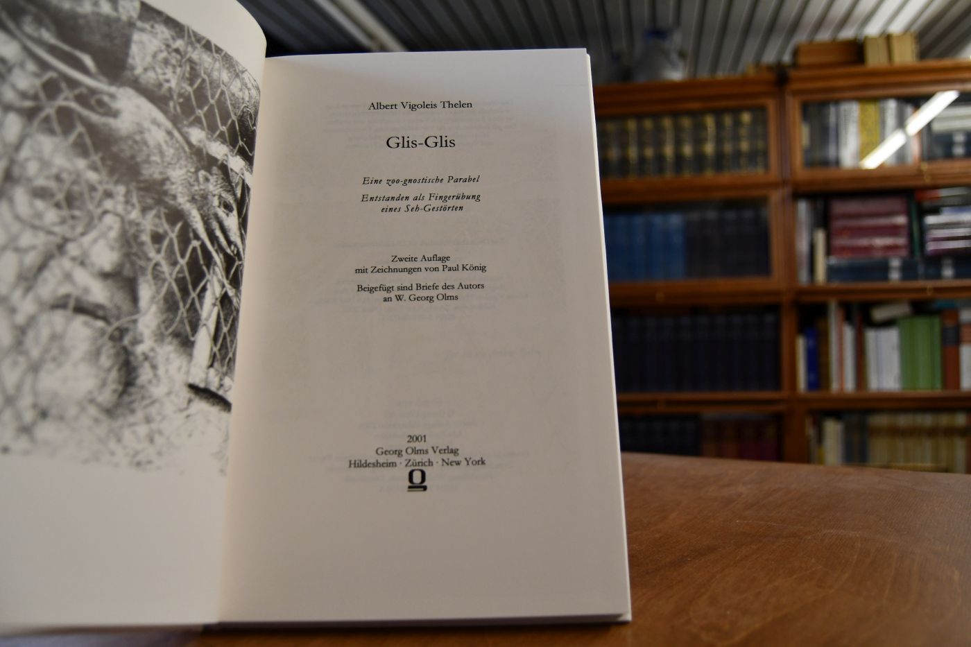 Glis-Glis. Eine zoo-gnostische Parabel. Entstanden als Fingerübung eines Seh-Gestörten. Beigef. sind Briefe des Autors an W. Georg Olms. Zeichnungen von Paul König.