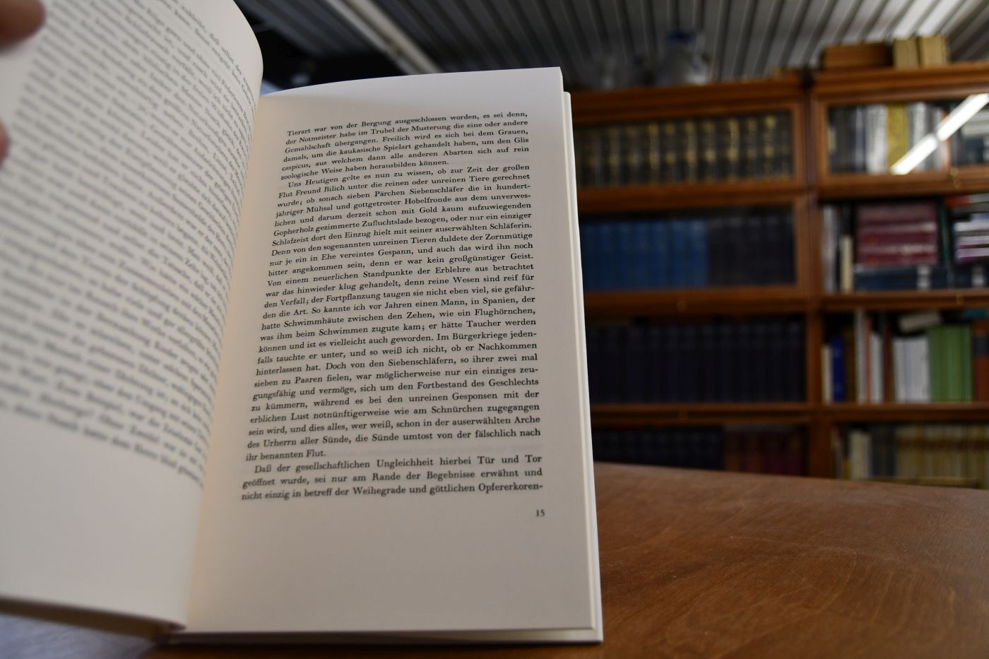 Glis-Glis. Eine zoo-gnostische Parabel. Entstanden als Fingerübung eines Seh-Gestörten. Beigef. sind Briefe des Autors an W. Georg Olms. Zeichnungen von Paul König.
