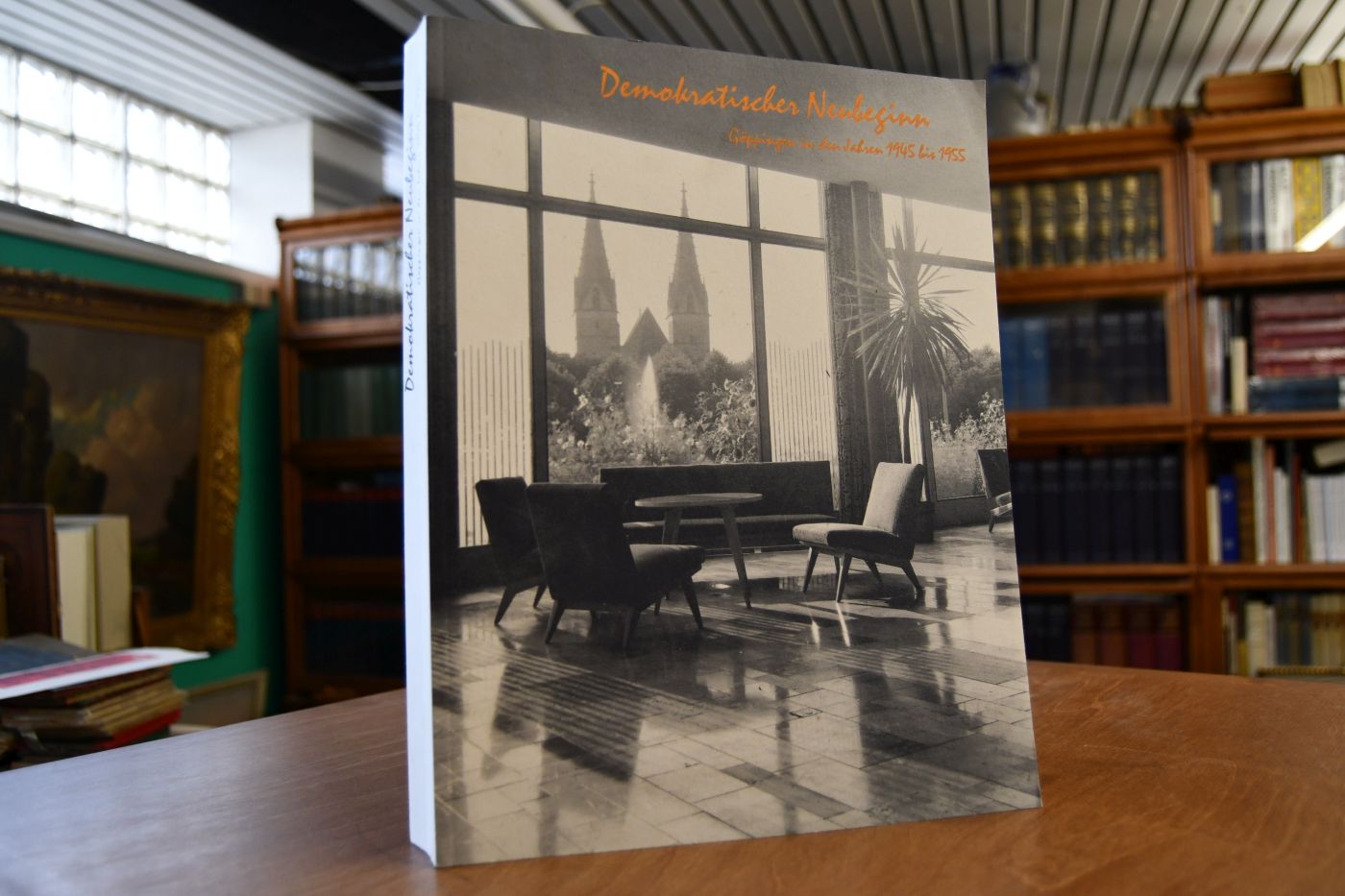 Demokratischer Neubeginn. Göppingen in den Jahren 1945 bis 1955 [Begleitbuch zur gleichnamigen Ausstellung im Städtischen Museum Göppingen im "Storchen" vom 30. September bis 7. November 1999].