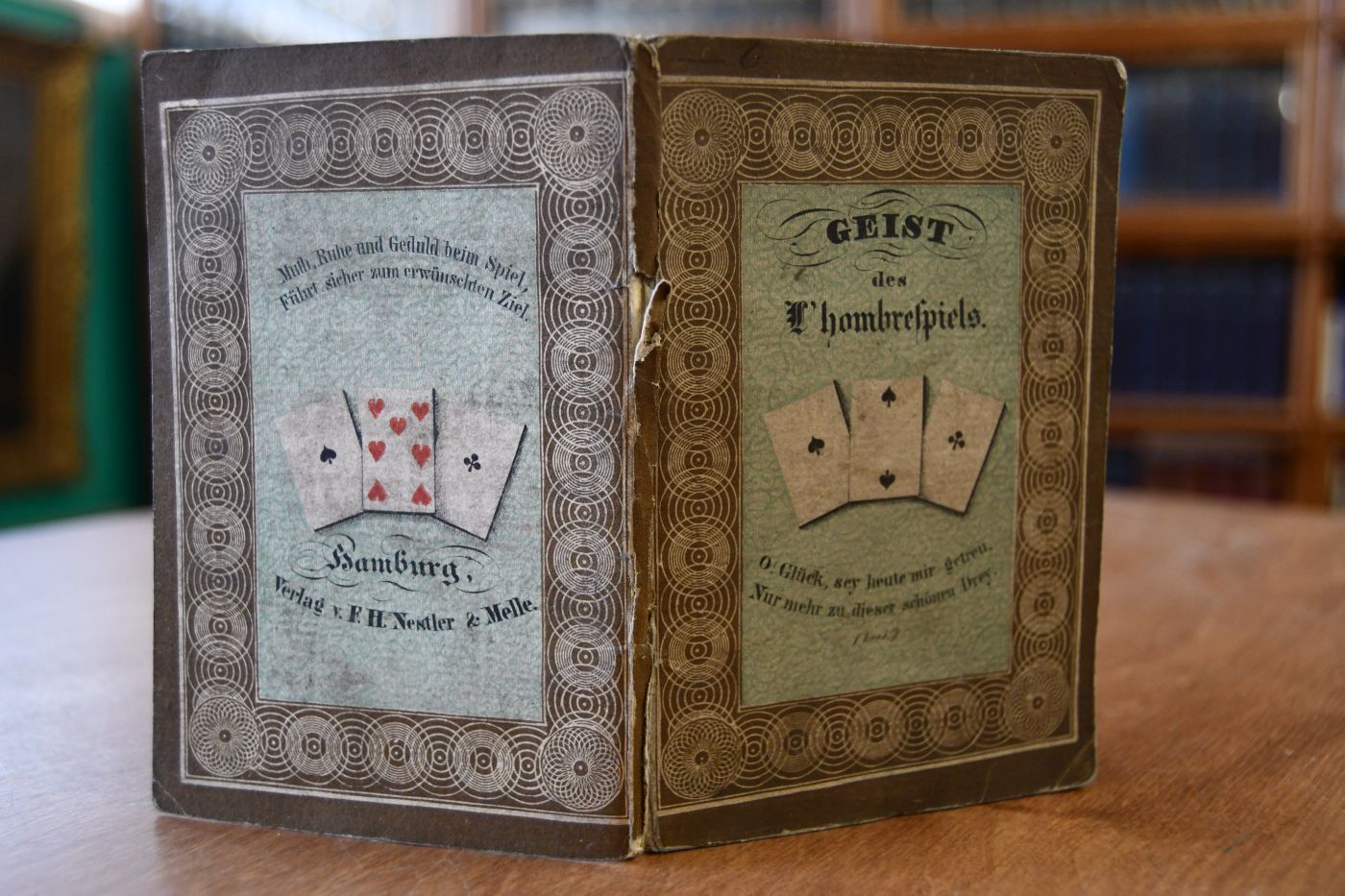Geist des L`hombrespiels. Bisher noch nirgends aufgestellte Anleitung dies Spiel auf eigenthümliche Weise zu leiten nebst einem Anhange über das Geheimniß der Glückspiele aus den hinterlassenen Papieren des Herrn von Burgdorf.