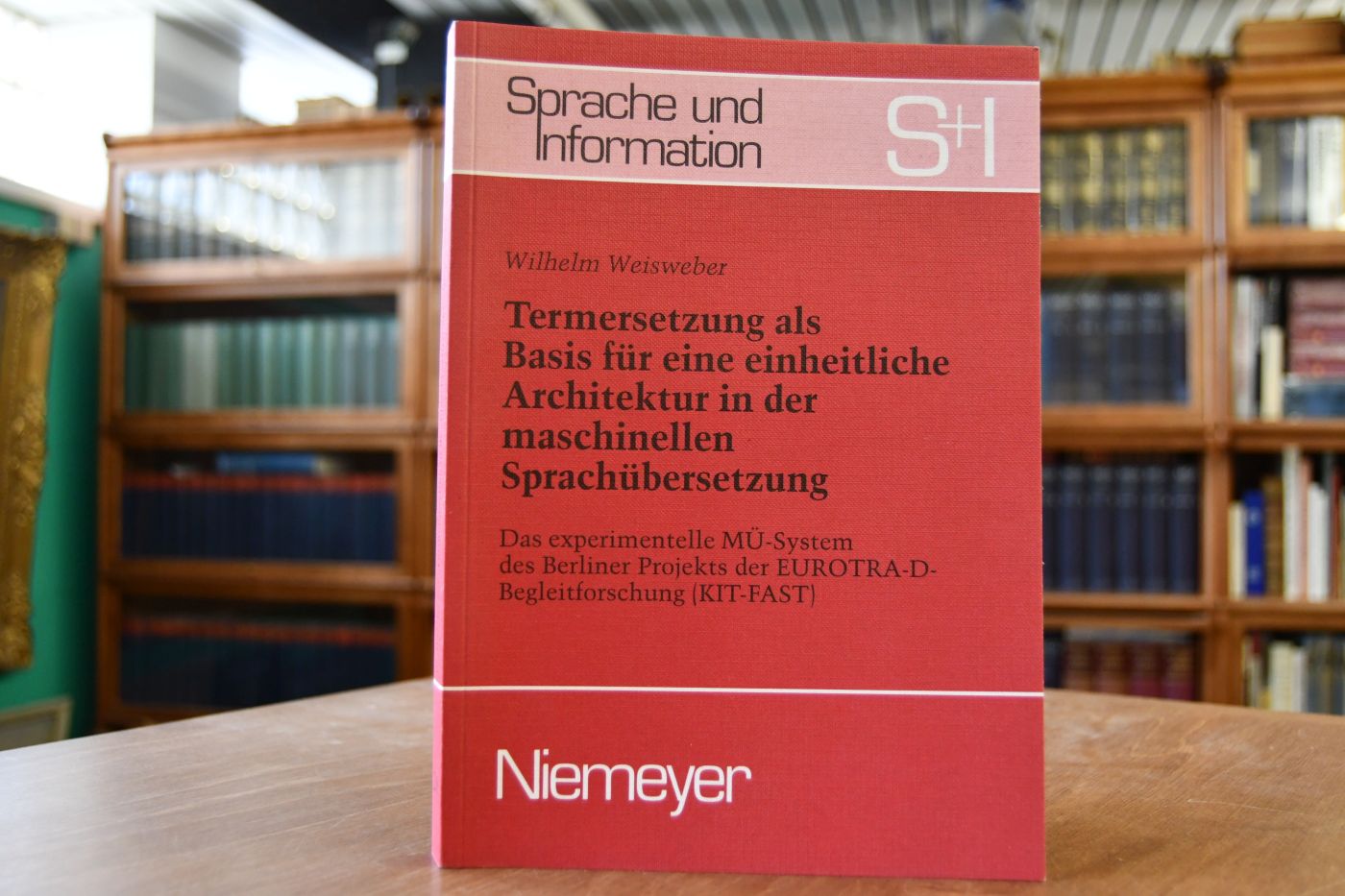 Termersetzung als Basis für eine einheitliche Architektur in der maschinellen Sprachübersetzung. Das experimentelle MÜ-System des Berliner Projekts der EUROTRA-D-Begleitforschung (KIT-FAST).