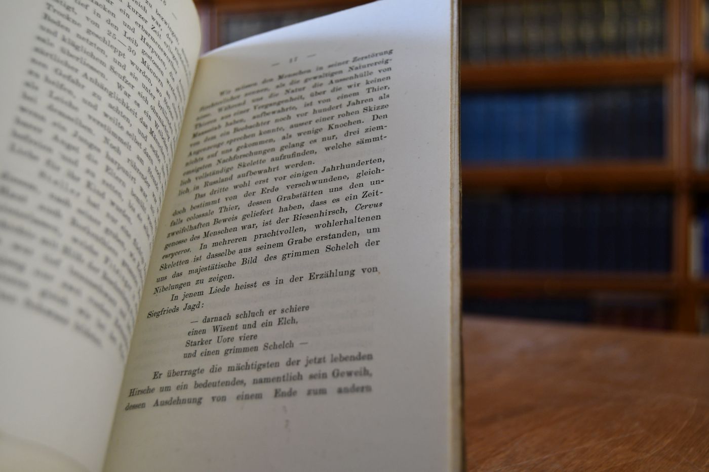 Die ausgestorbenen und aussterbenden Thiere der jüngsten Erdperiode. Ein Vortrag gehalten im Vereine zur Verbreitung naturwissenschaftlicher Kenntnisse in Wien am 17. December 1869.