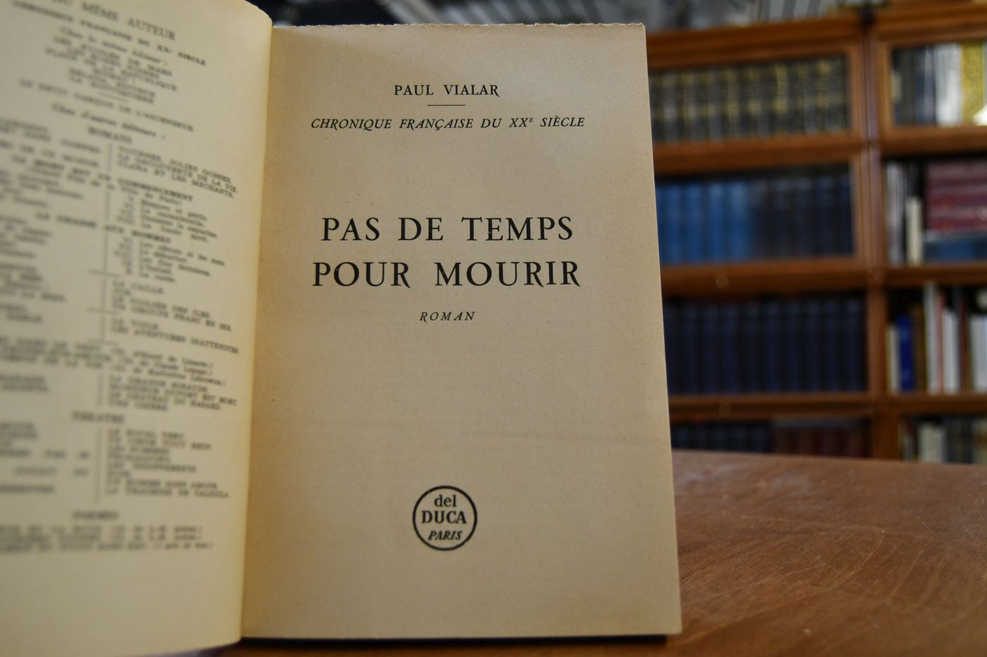 Pas de temps pour mourir. Roman.