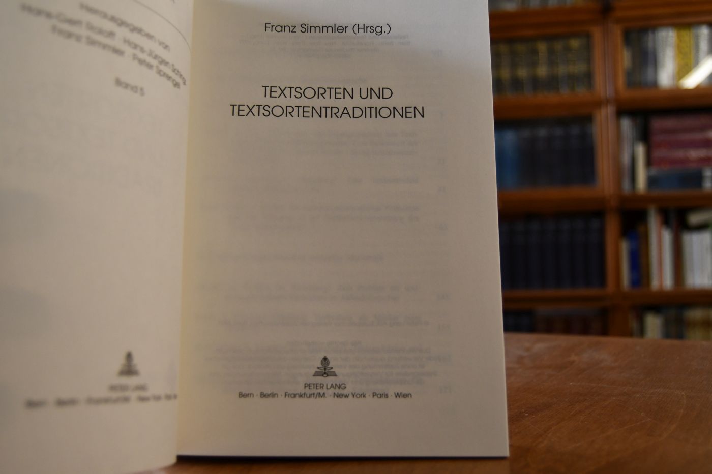 Textsorten und Textsortentraditionen.