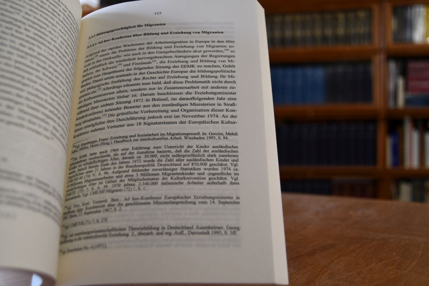 Die Europäische Erziehungsministerkonferenz 1959 - 1994. Eine bildungstheoretische und bildungspolitikgeschichtliche Studie.