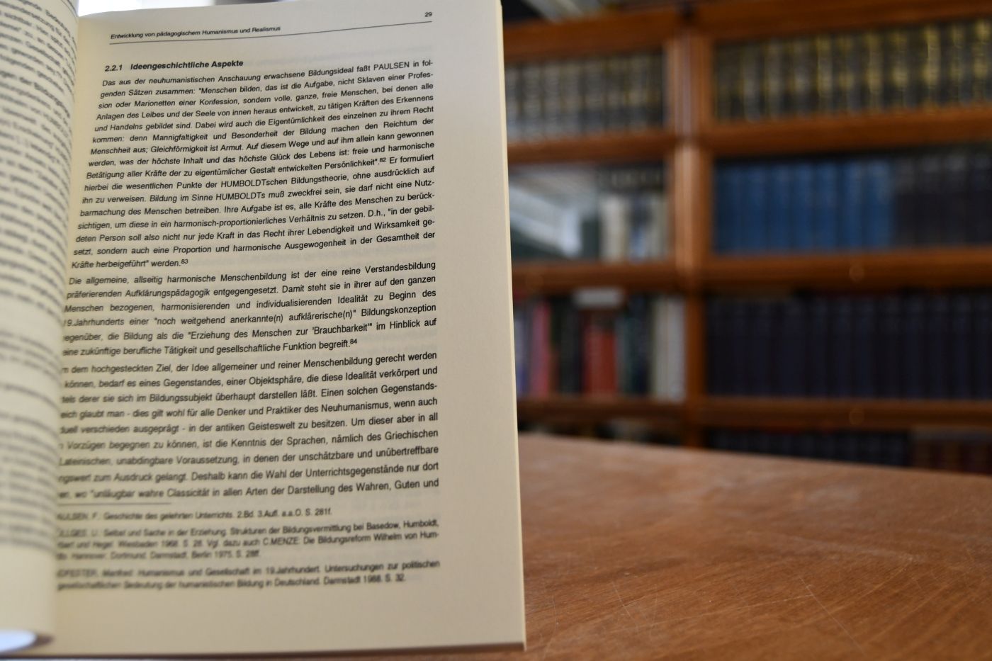 Pädagogischer Humanismus und Realismus in der Darstellung Friedrich Paulsens.