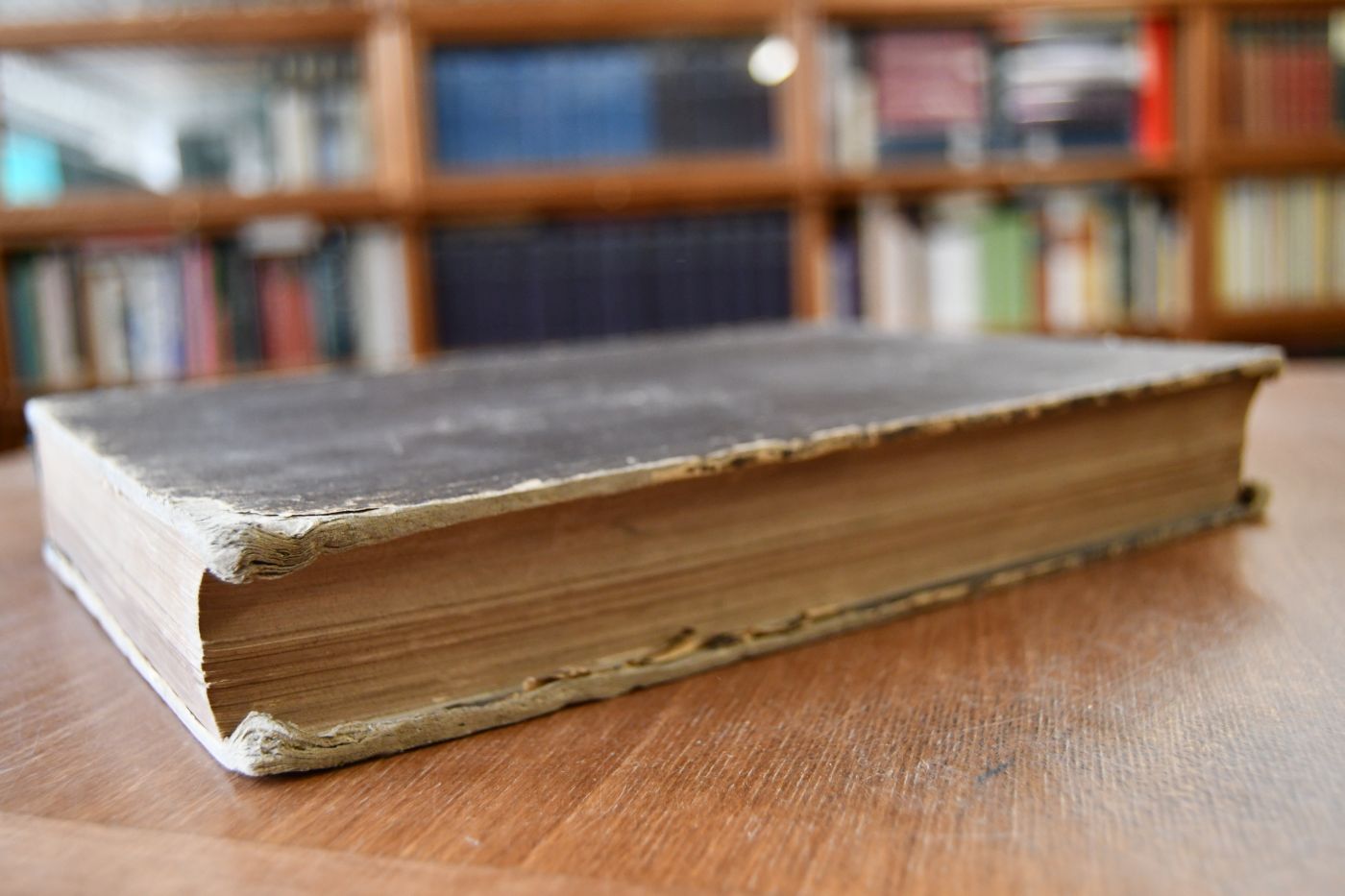 Bulletin de la société pour la conservation des monuments historiques d`Alsace. IIe Serie - Premier Volume (1862-1863). Premiere Partie - Proces - verbaux. Beigebunden 1. Societe pour la Conservation des monuments historiques d`Alsace. Seance du Comite du 5 janvier 1863, 72 S. mit Tafeln. 2. Notice sur quelques decouvertes archeologiques 111 S. mit Tafeln und Abb. 3. Bulletin de la société pour la conservation des monuments historiques d`Alsace. IIe Serie - Deuxieme Volume (1863-1864). Premiere Partie - Proces - verbaux, S. 74-148 mit Tafeln.