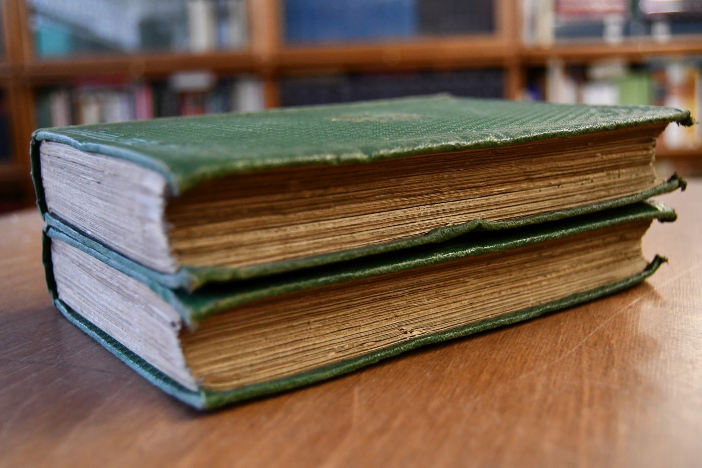 Chronicles and Characters. 2 Bde. (komplett).