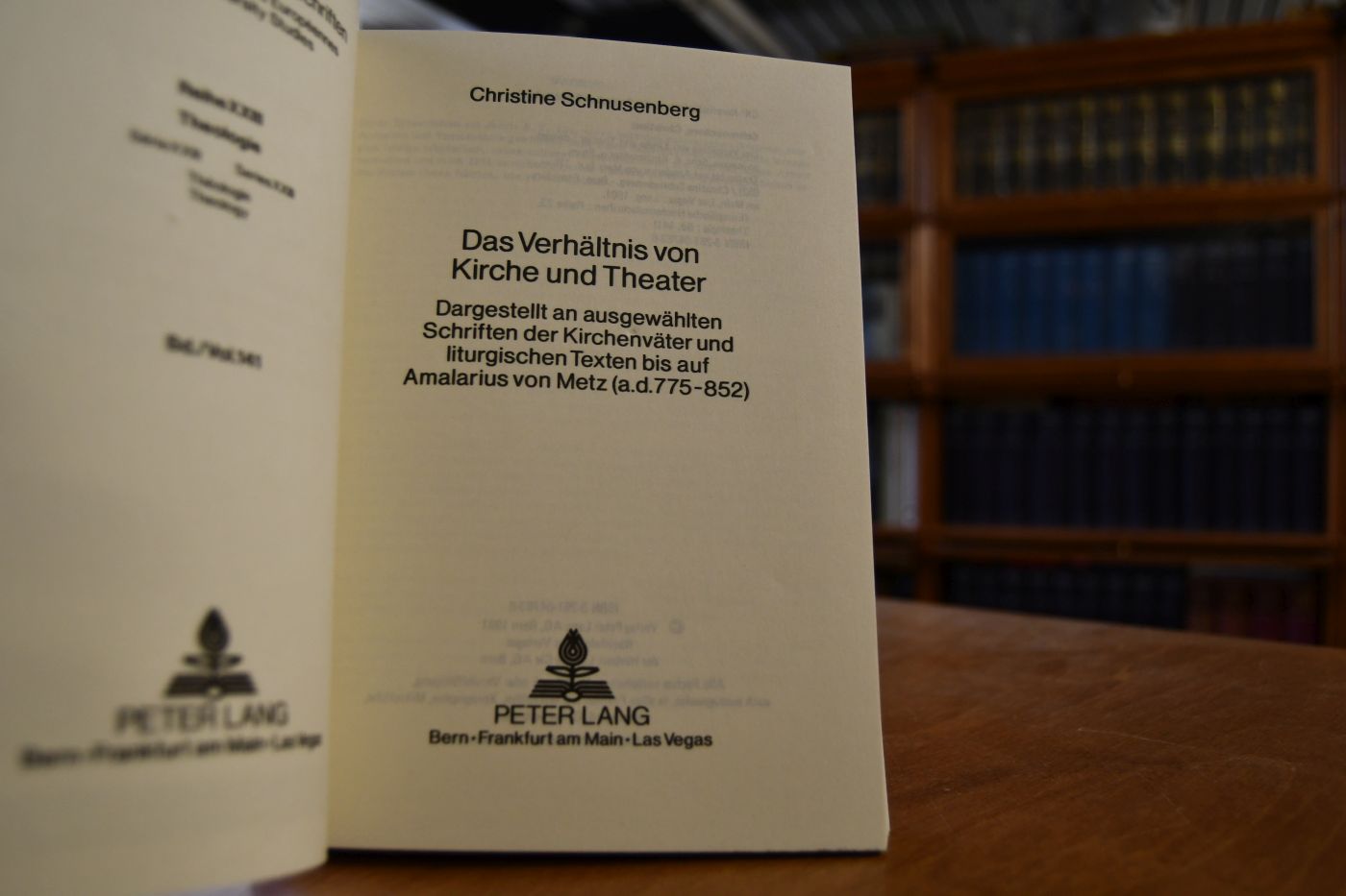 Das Verhältnis von Kirche und Theater. Dargestellt an ausgewählten Schriften der Kirchenväter und liturgischen Texten bis auf Amalarius von Metz (a.d. 775 - 852).