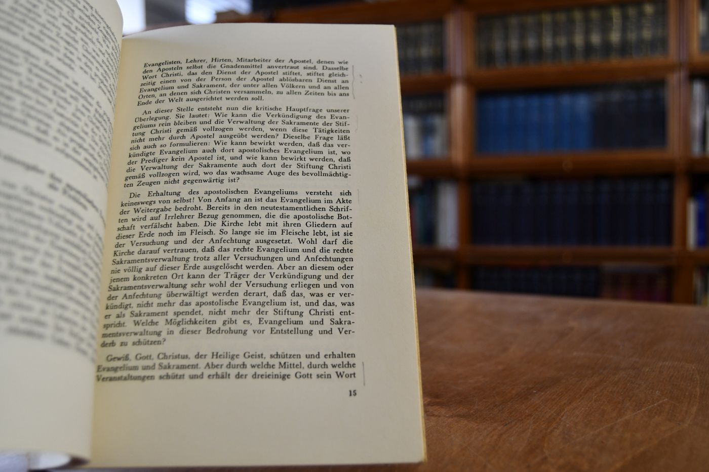 Schrift und Tradition. Mit einem Bericht von Friedrich Karl Schumann.