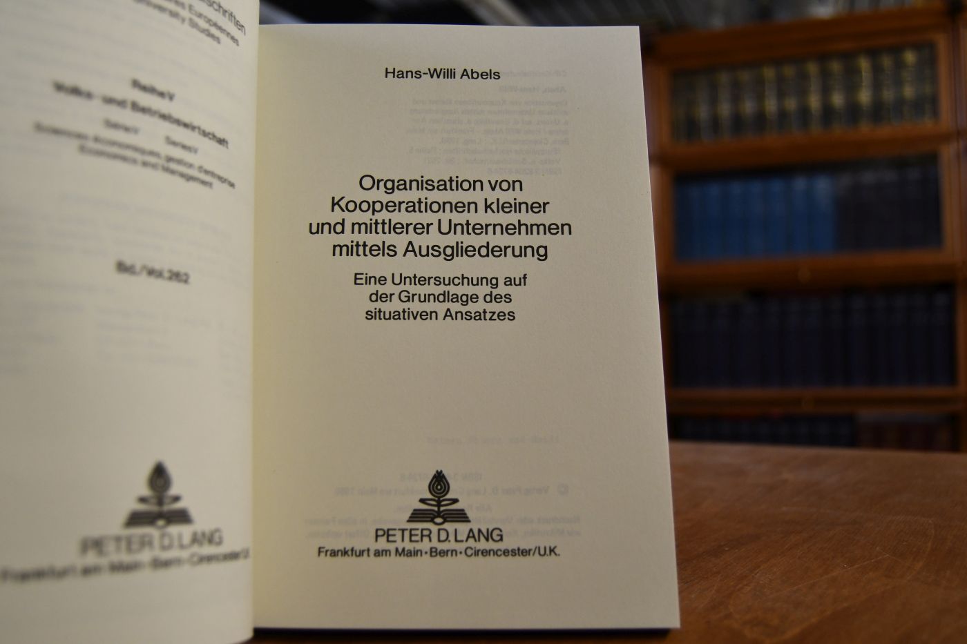Organisation von Kooperationen kleiner und mittlerer Unternehmen mittels Ausgliederung.Eine Untersuchung auf der Grundlage des situativen Ansatzes.