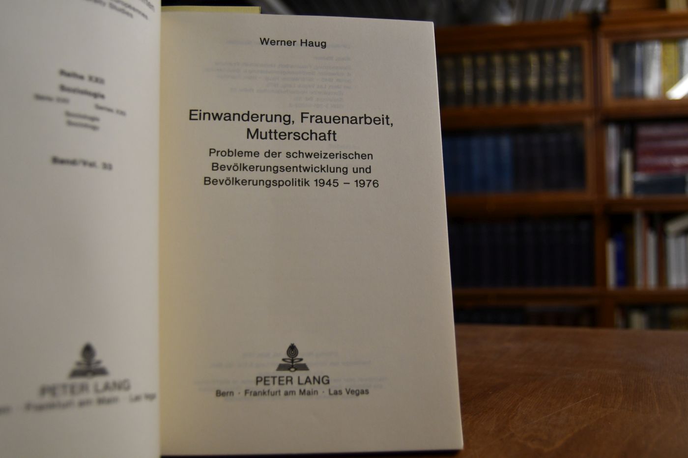 Einwanderung, Frauenarbeit, Mutterschaft. Probleme der schweizerischen Bevölkerungsentwicklung und Bevölkerungspolitik 1945 - 1976.