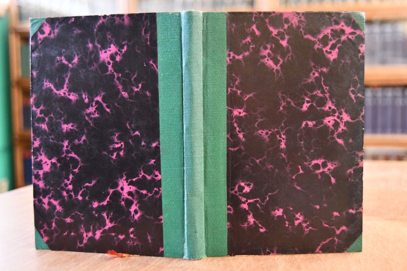 Der Kampf am Champlain-See. Eine Erzählung aus dem Indianerleben. Beigebunden 1. Alfred Bredow, Takannah, der Cherokesen-Häuptling, Eine Indianer-Erzählung, Unterhaltungsbibliothek 1119, Enßlin & Laiblin, o.J., 32 S. 2. Pierre, der Kanadier. Eine Erzählung aus nördlichen Indianergebiet Amerikas, Stereotyausgabe, Unterhaltungsbiblioithek 1128, Enßlin & Laiblin, o.J., 31 S. 3. Heinrich, Herold, Der schnelle Hirsch und der Ueberfall von St. Louis, Eine Erzählung aus dem Mississippigebiete, Unterhaltungsbibliothek 1111, Enßlin & Laiblin, 31 S. 4. Heinrich Herold, Bluthand, Eine Indianer-Geschichte aus dem Westen, Stereotypausgabe, Unterhaltungsbibliothek 1106, Enßlin & Laiblin, 30 S.