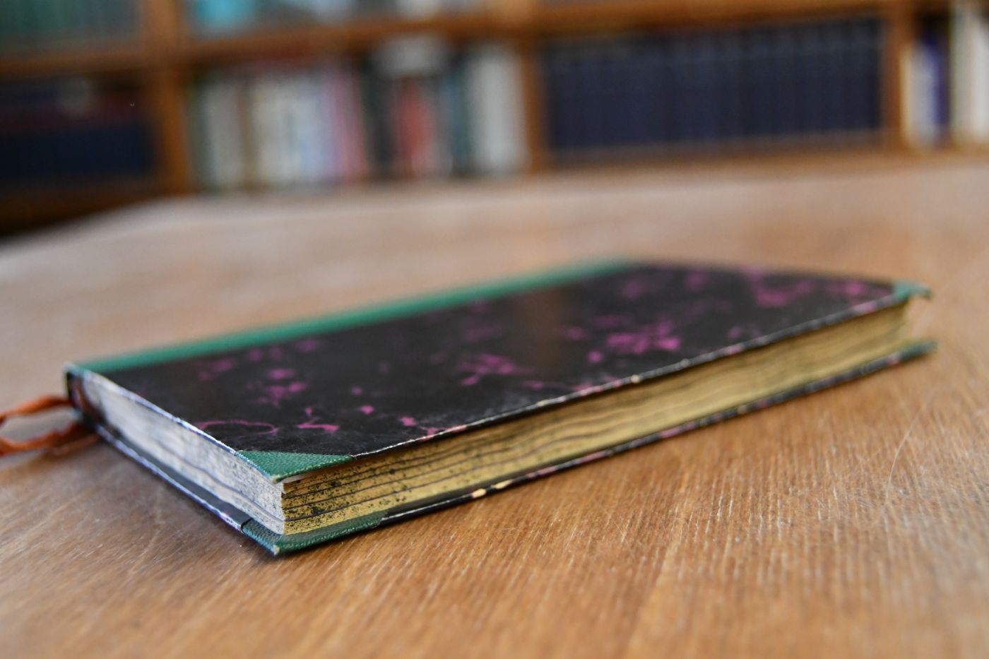 Der Kampf am Champlain-See. Eine Erzählung aus dem Indianerleben. Beigebunden 1. Alfred Bredow, Takannah, der Cherokesen-Häuptling, Eine Indianer-Erzählung, Unterhaltungsbibliothek 1119, Enßlin & Laiblin, o.J., 32 S. 2. Pierre, der Kanadier. Eine Erzählung aus nördlichen Indianergebiet Amerikas, Stereotyausgabe, Unterhaltungsbiblioithek 1128, Enßlin & Laiblin, o.J., 31 S. 3. Heinrich, Herold, Der schnelle Hirsch und der Ueberfall von St. Louis, Eine Erzählung aus dem Mississippigebiete, Unterhaltungsbibliothek 1111, Enßlin & Laiblin, 31 S. 4. Heinrich Herold, Bluthand, Eine Indianer-Geschichte aus dem Westen, Stereotypausgabe, Unterhaltungsbibliothek 1106, Enßlin & Laiblin, 30 S.